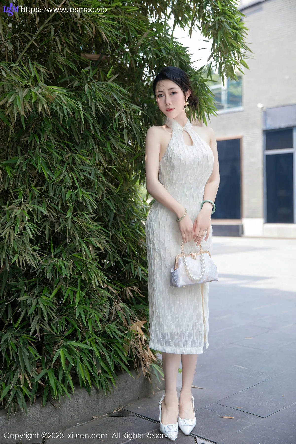 XiuRen 秀人 No.7435  严利娅Yuliya 白色旗袍性感写真 - 1