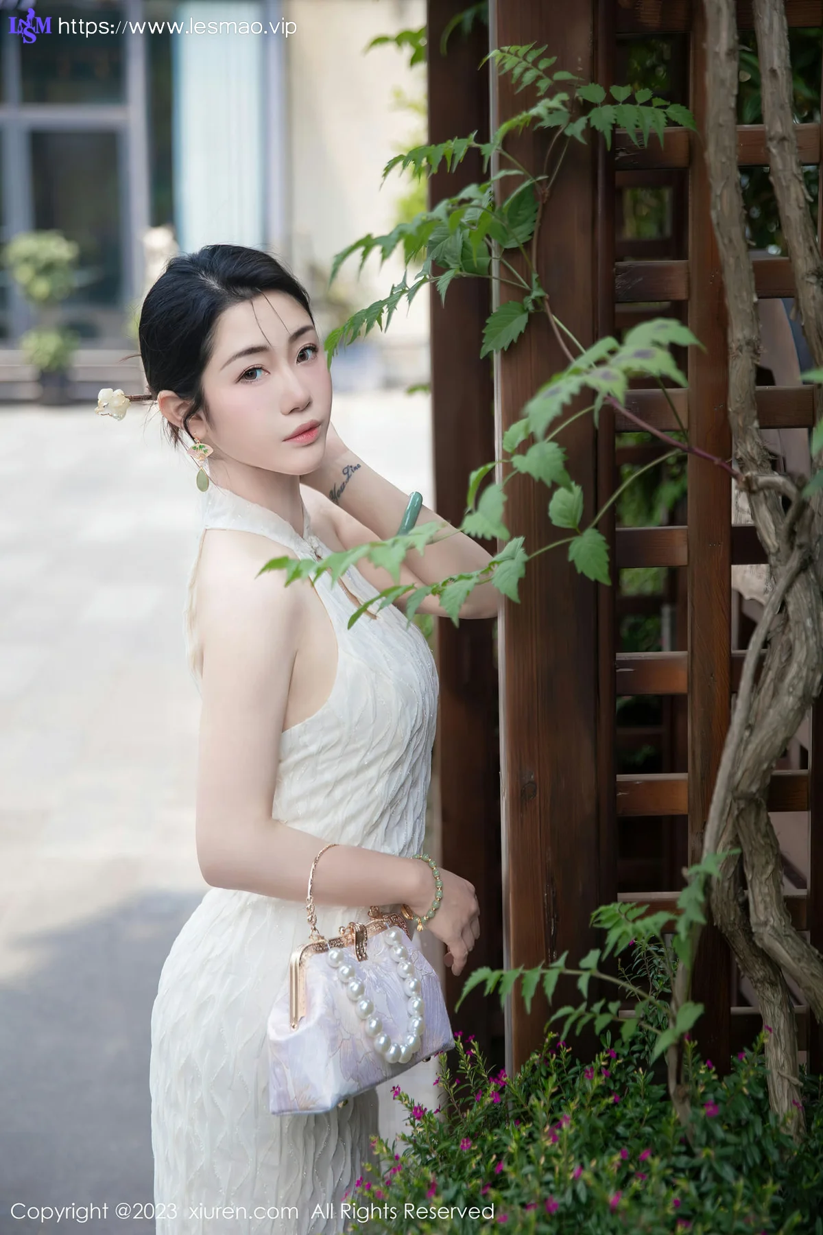 XiuRen 秀人 No.7435  严利娅Yuliya 白色旗袍性感写真 - 7