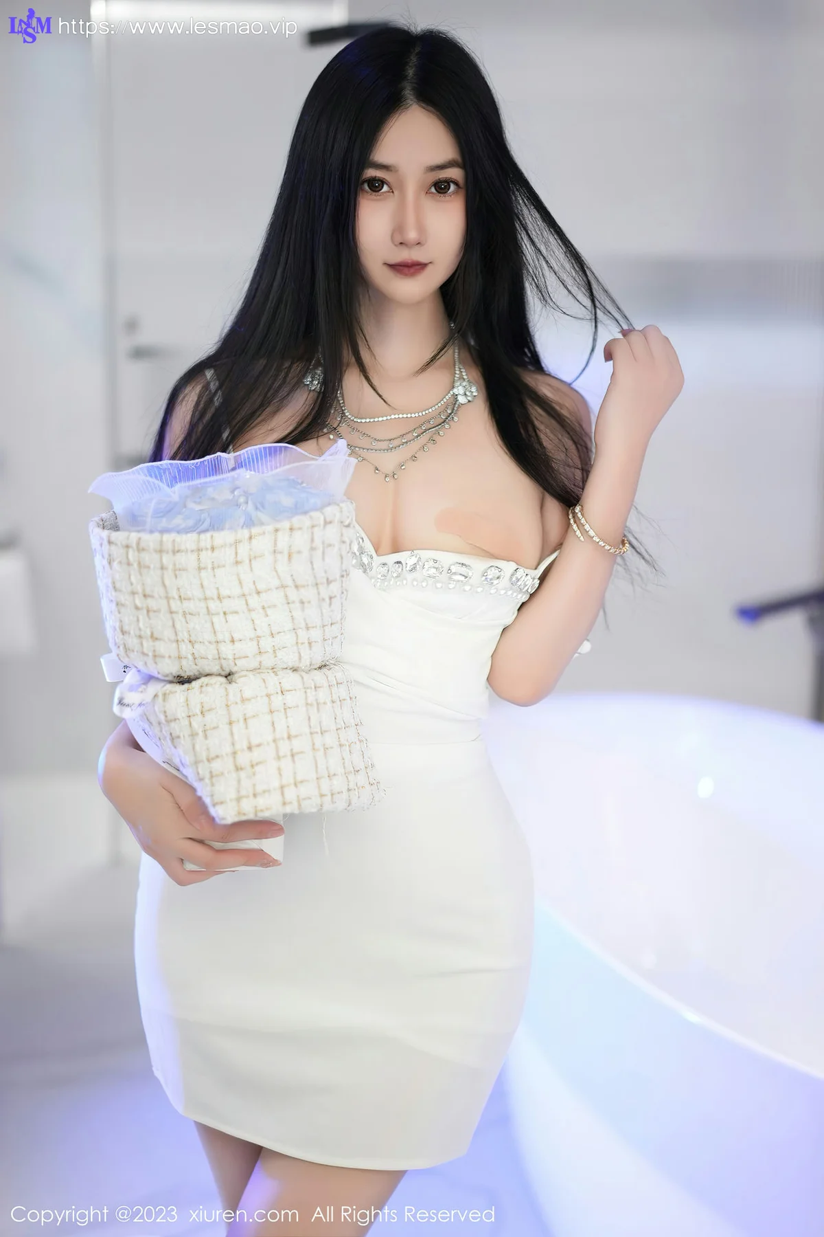 XiuRen 秀人 No.7447  laura阿姣 吊带短裙性感写真 - 2