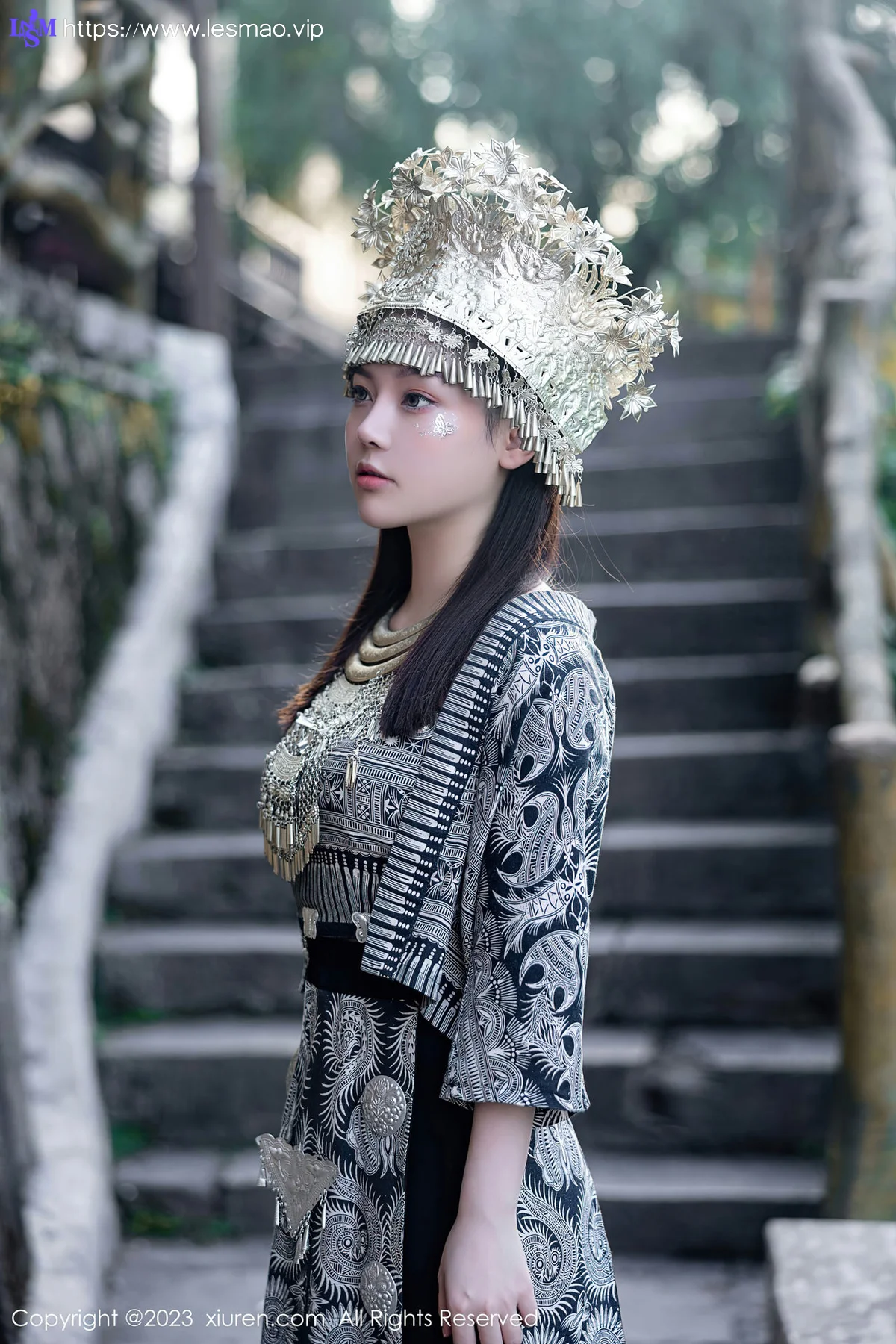 XiuRen 秀人 No.7448  豆瓣酱 银饰苗族服饰性感写真111 - 4