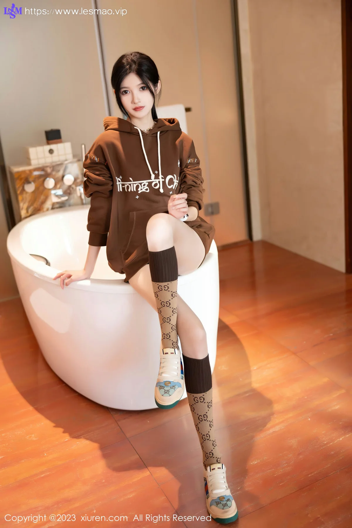 XiuRen 秀人 No.7488  程程程- 咖啡色卫衣性感写真1 - 7