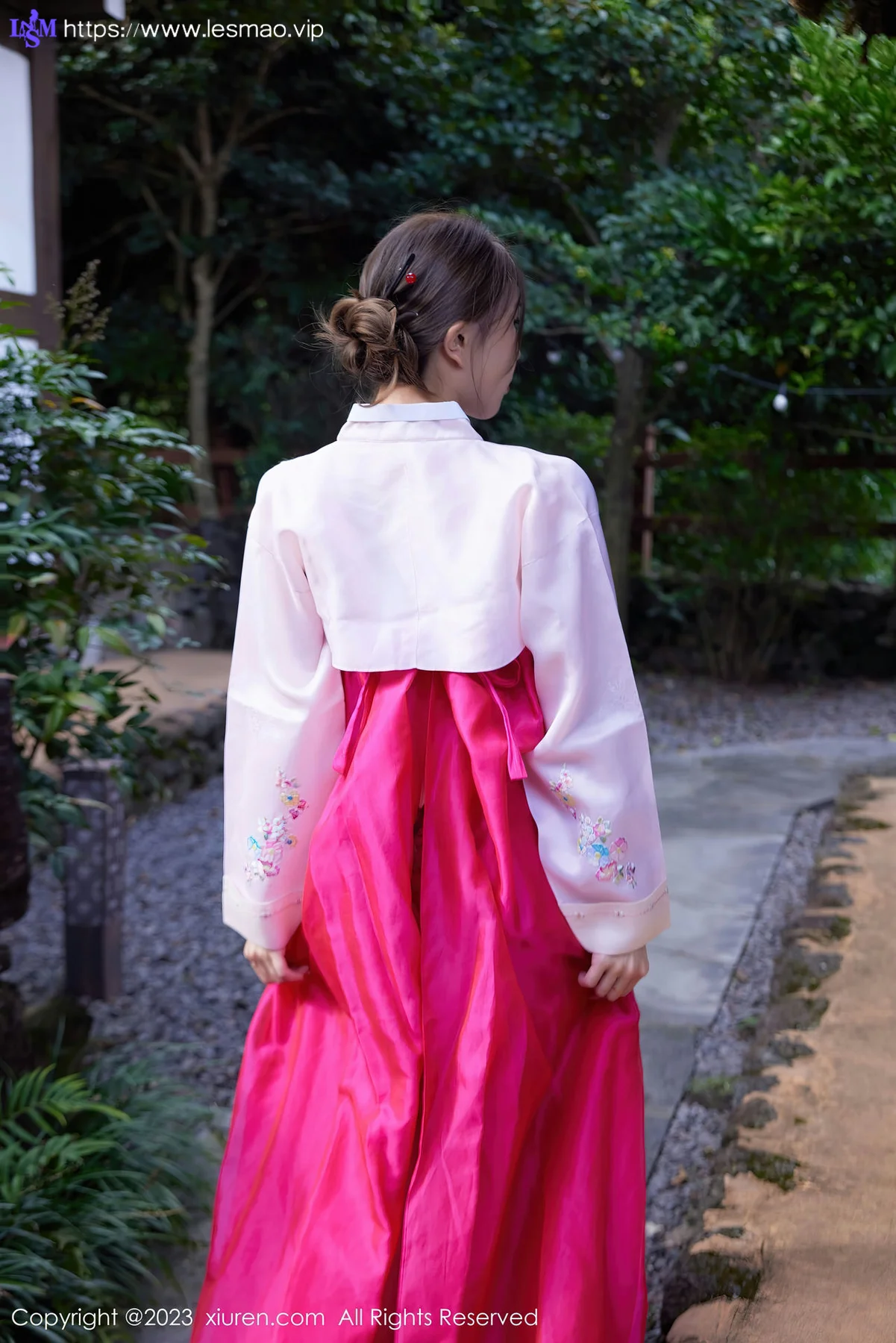 XiuRen 秀人 No.7522  tina_甜仔  红色打长今服饰济州岛旅拍33 - 2