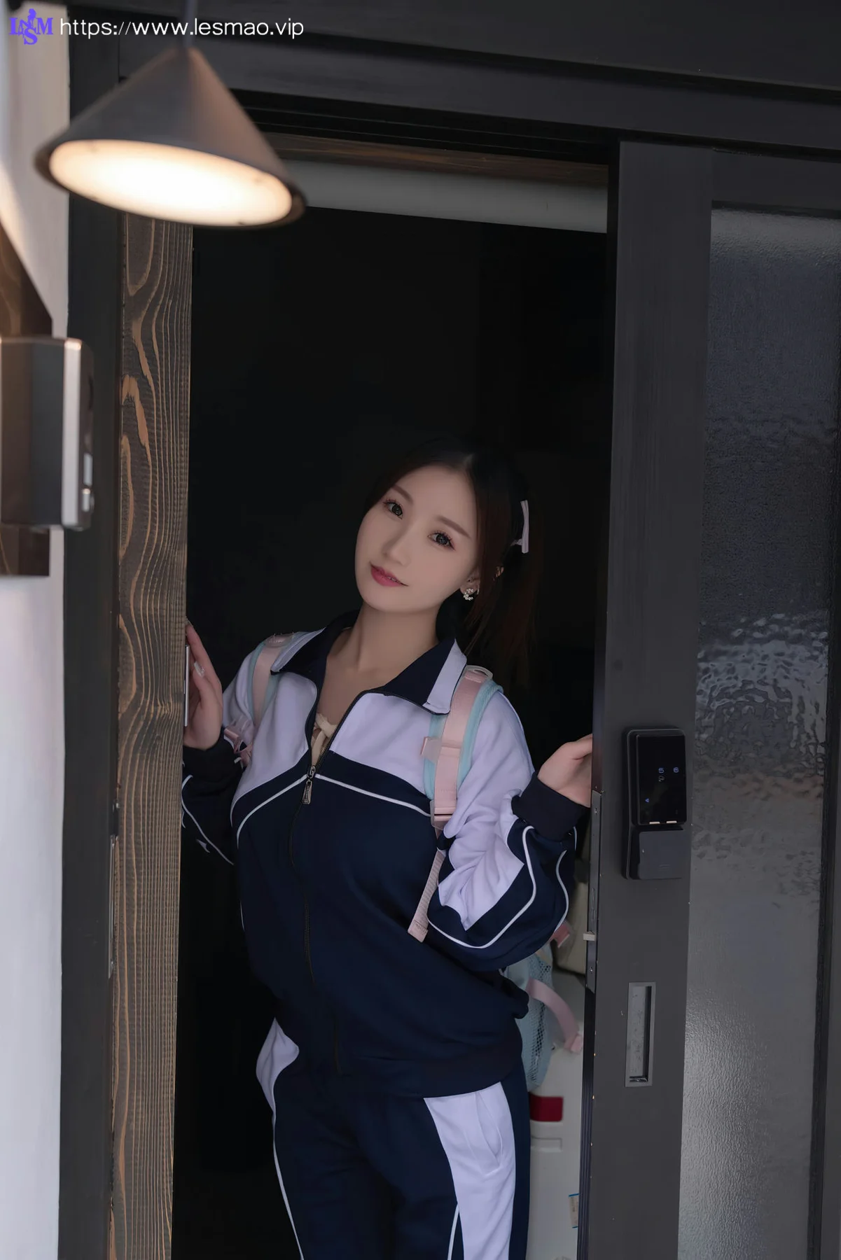 XiuRen 秀人 No.7528  杏子Yada 普蓝色学妹制服日本旅拍3 - 5