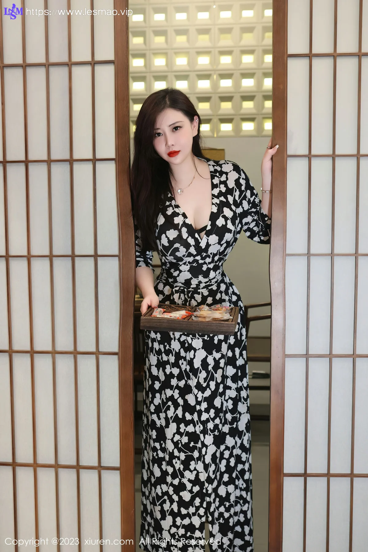 XiuRen 秀人 No.7548  王婉悠Queen 黑色蕾丝内衣性感写真1 - 2