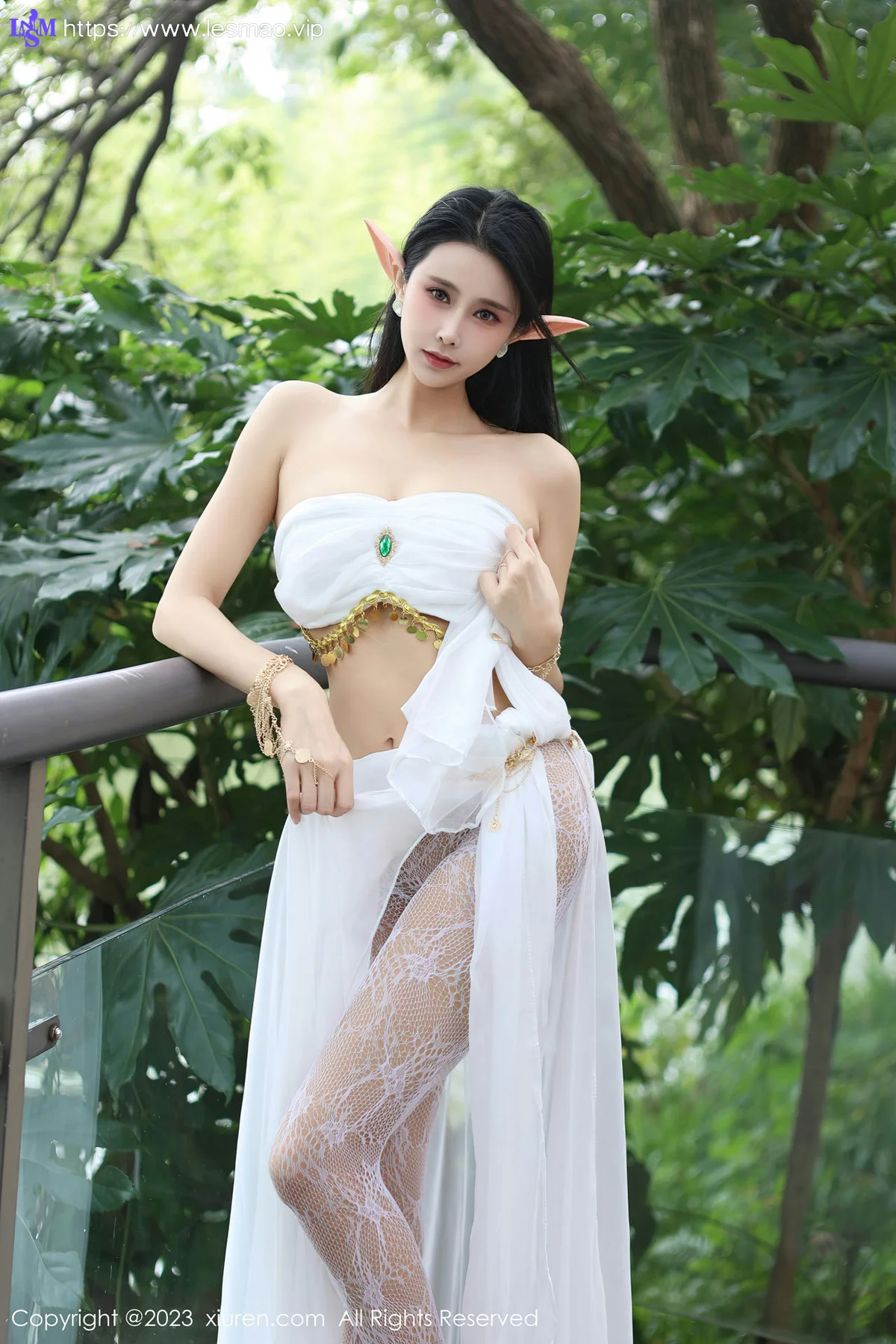XiuRen 秀人 No.7598  草莓mm 白色网纱袜户外场景性感写真 - 2
