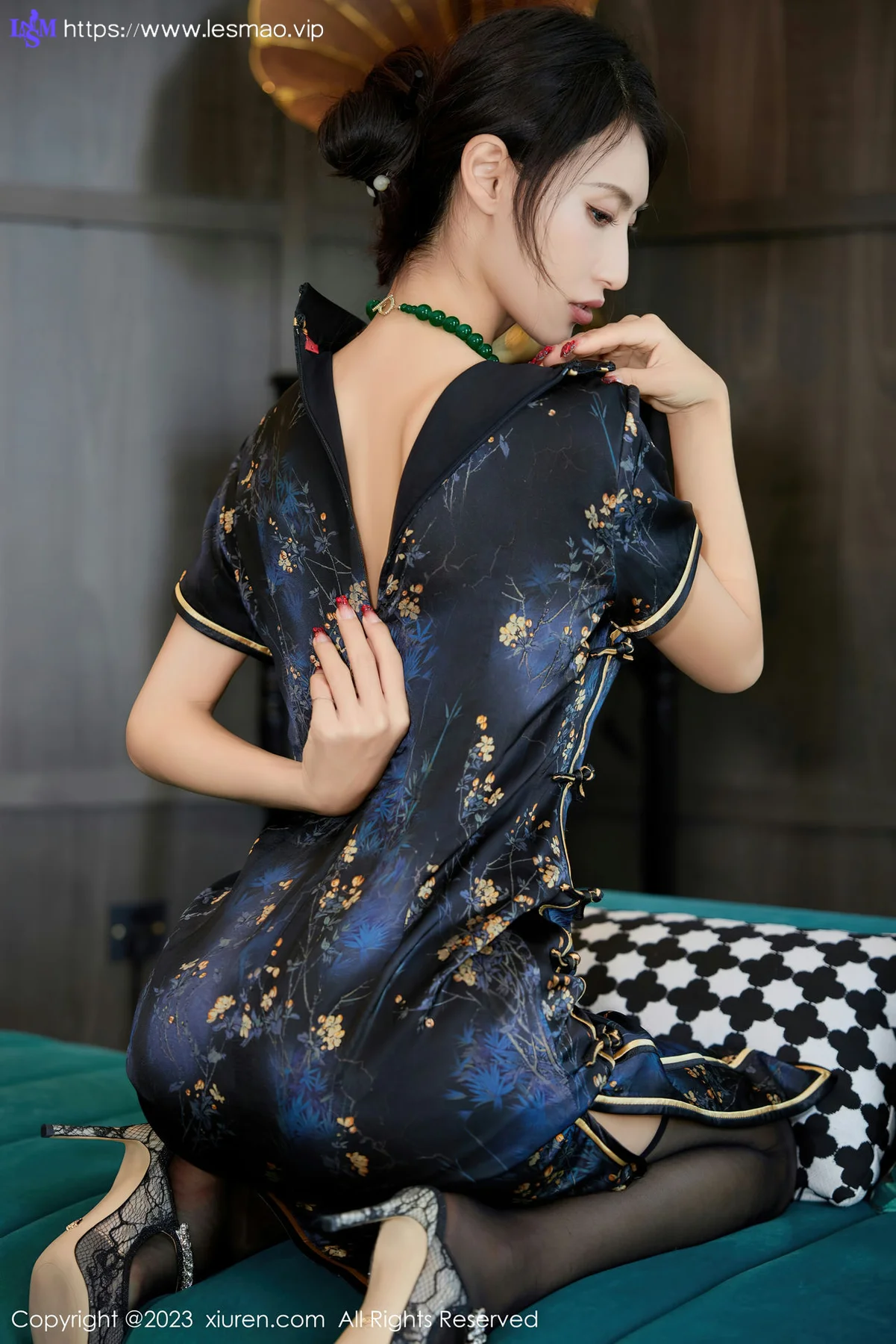 XiuRen 秀人 No.7656  lingyu69 深色旗袍服饰性感写真1 - 8