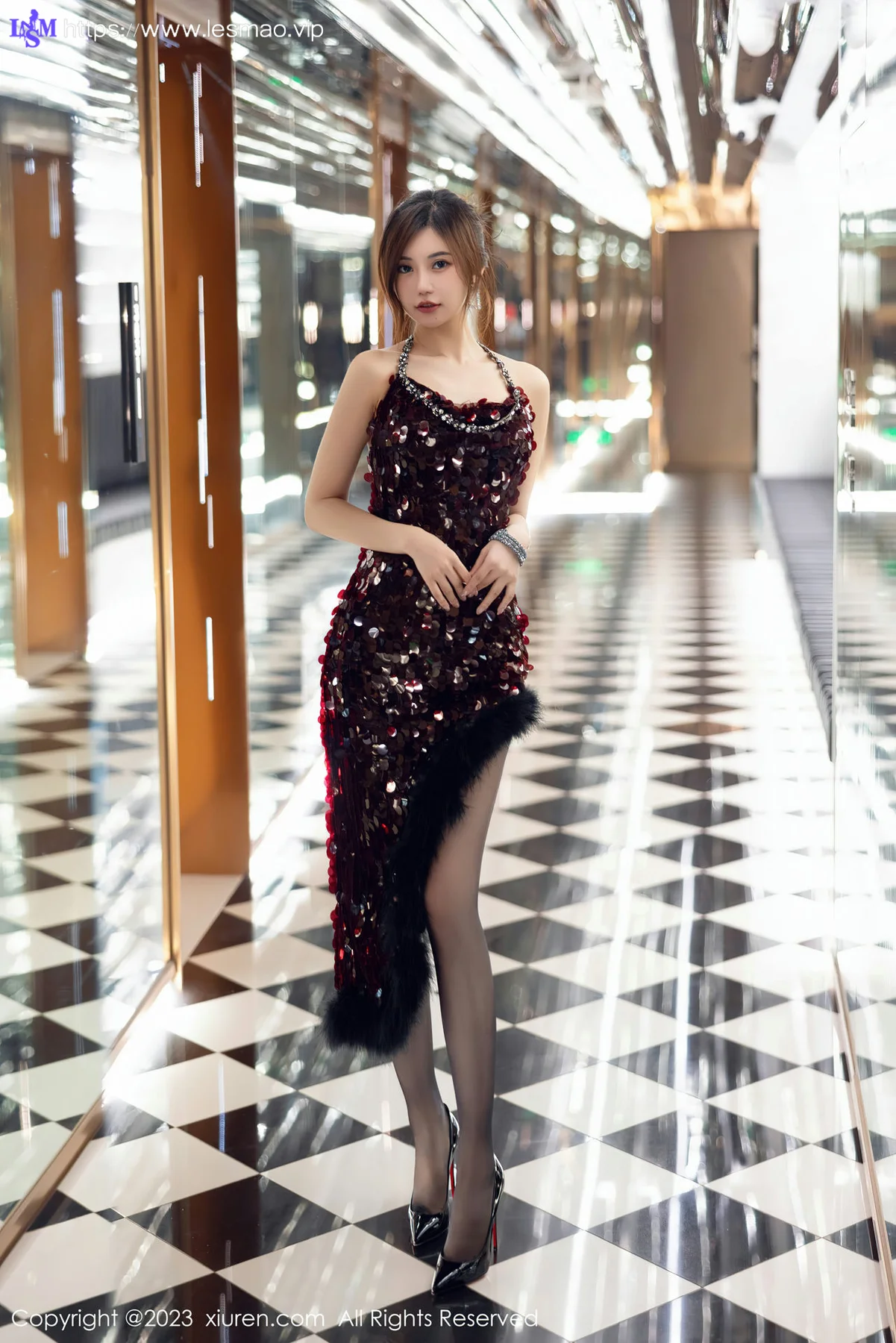 XiuRen 秀人 No.7679  绮里嘉ula 魅惑黑丝性感写真1 - 2
