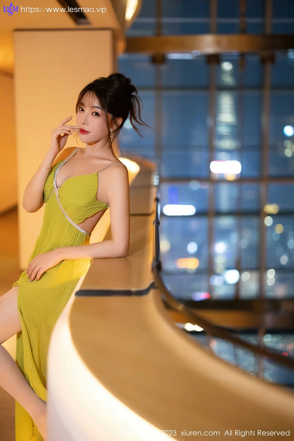 XiuRen 秀人 No.7696  徐莉芝Booty 蕾丝情趣性感写真1 - 2