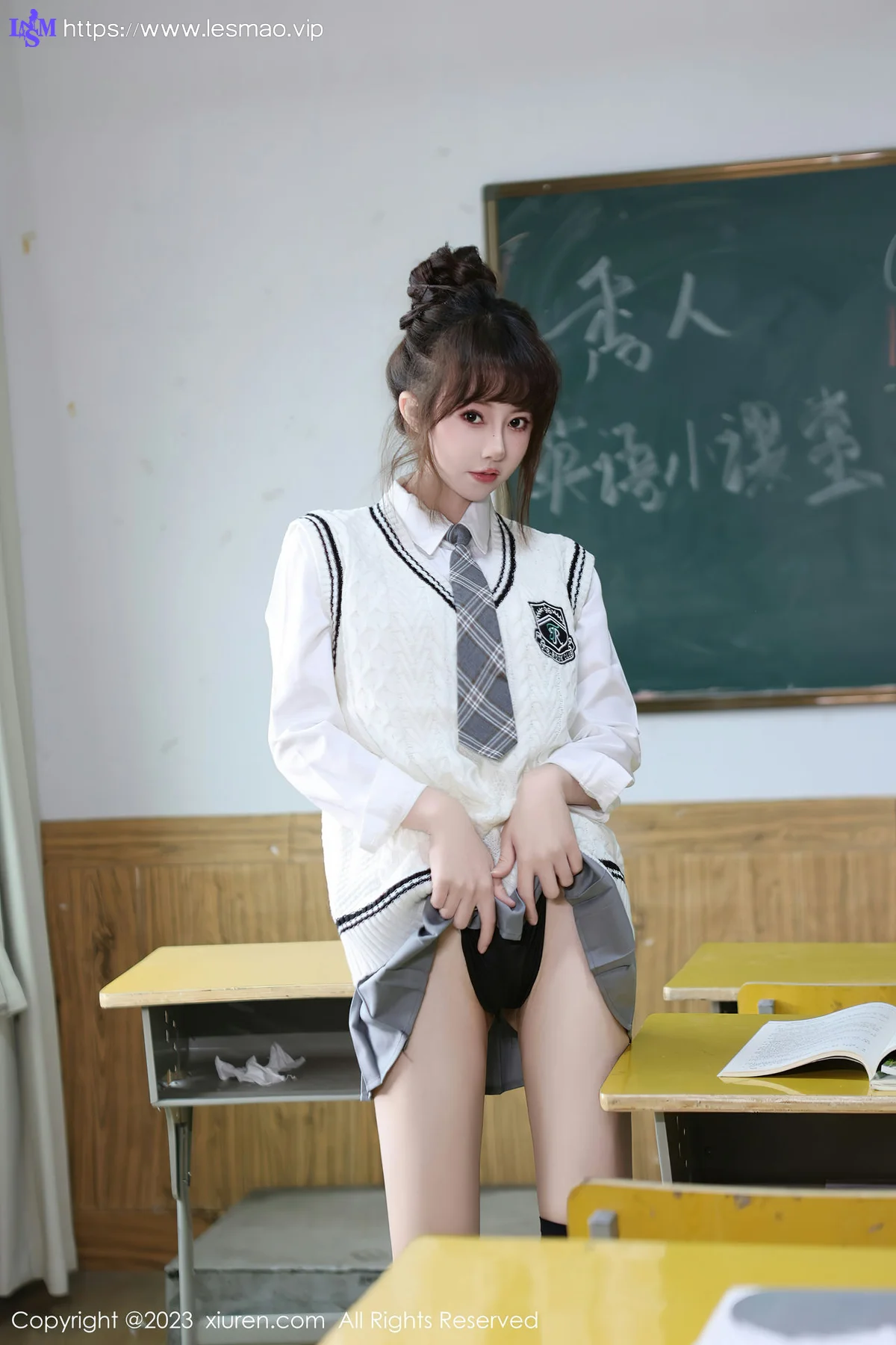 XiuRen 秀人 No.7712  白笑笑 白色学妹制服性感写真1 - 4