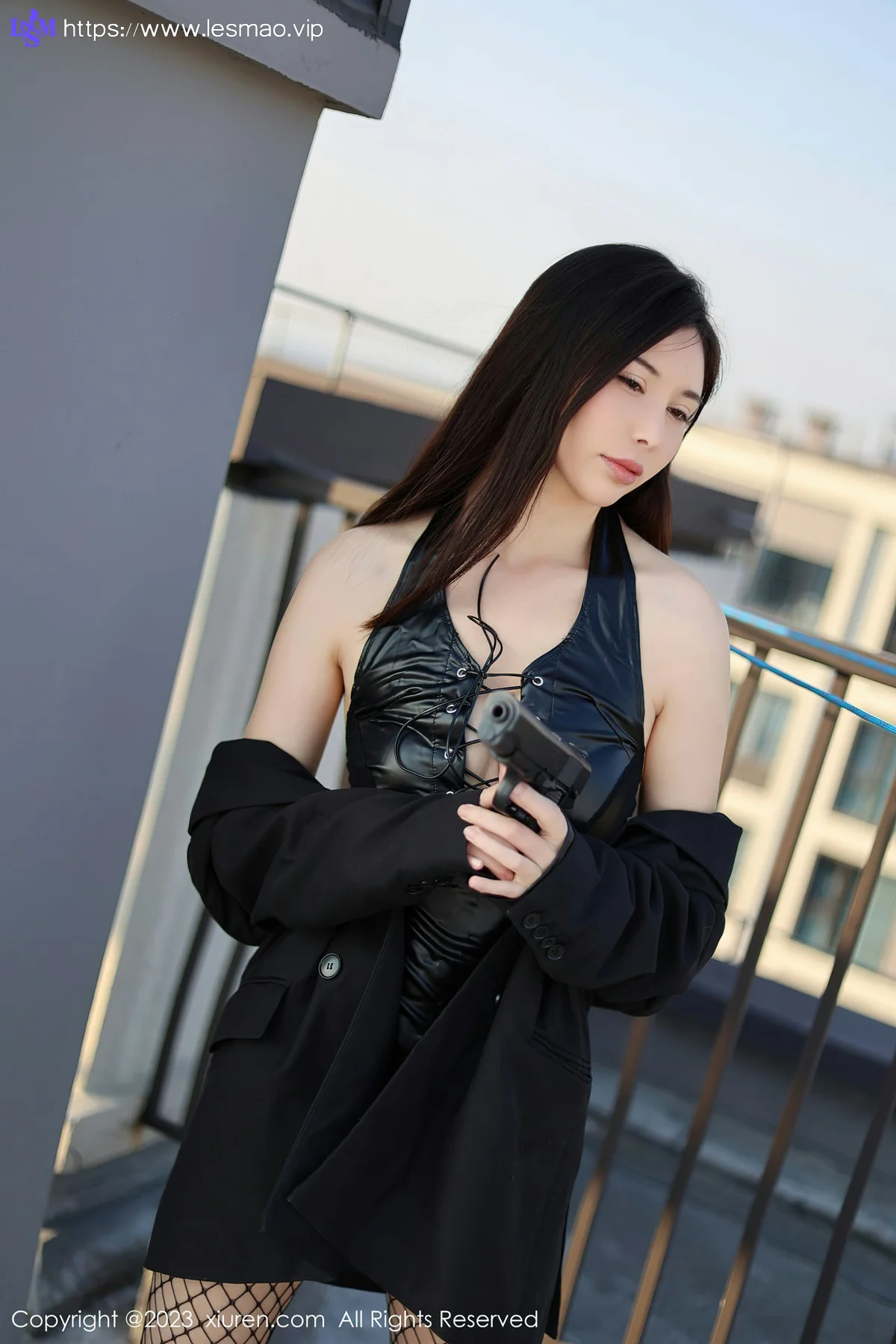XiuRen 秀人 No.7772  曼柔 天台黑色网格袜性感写真2 - 4
