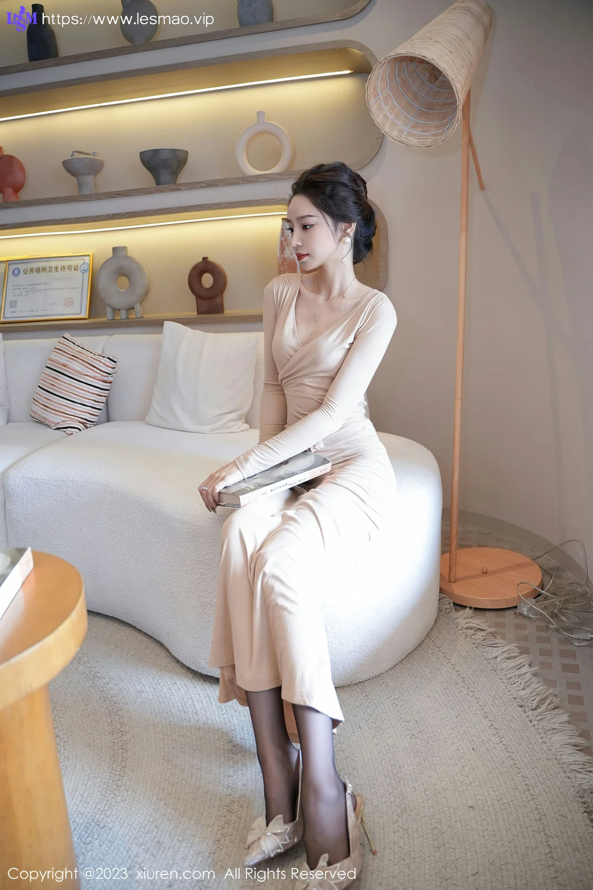 XiuRen 秀人 No.7775  苏曼兮 杏色礼裙性感写真1 - 10