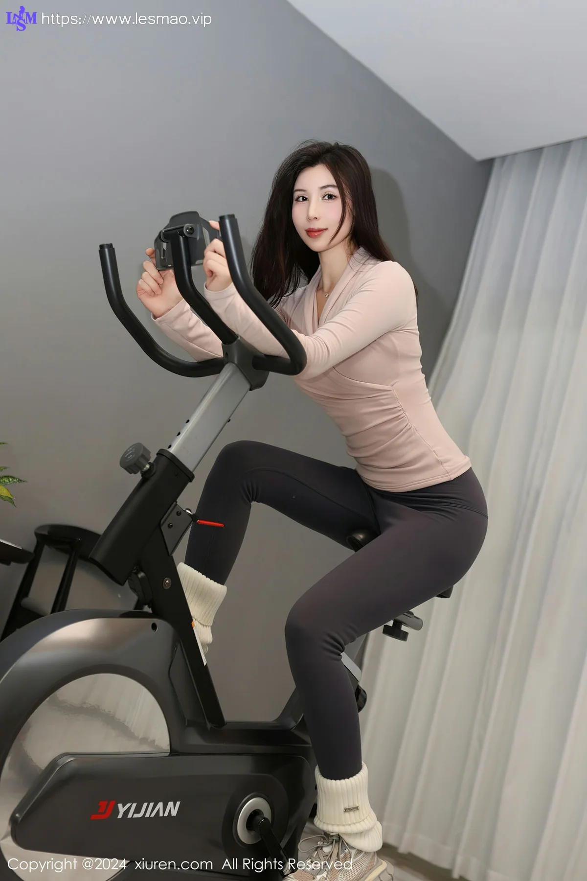XiuRen 秀人 No.7909  曼柔 感灰色运动裤性感写真 - 2
