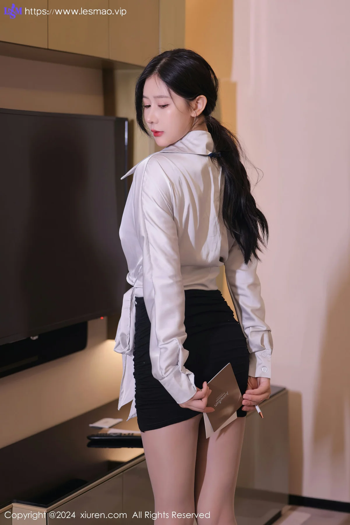 XiuRen 秀人 No.7926  尹甜甜 黑色短裙性感写真22 - 3