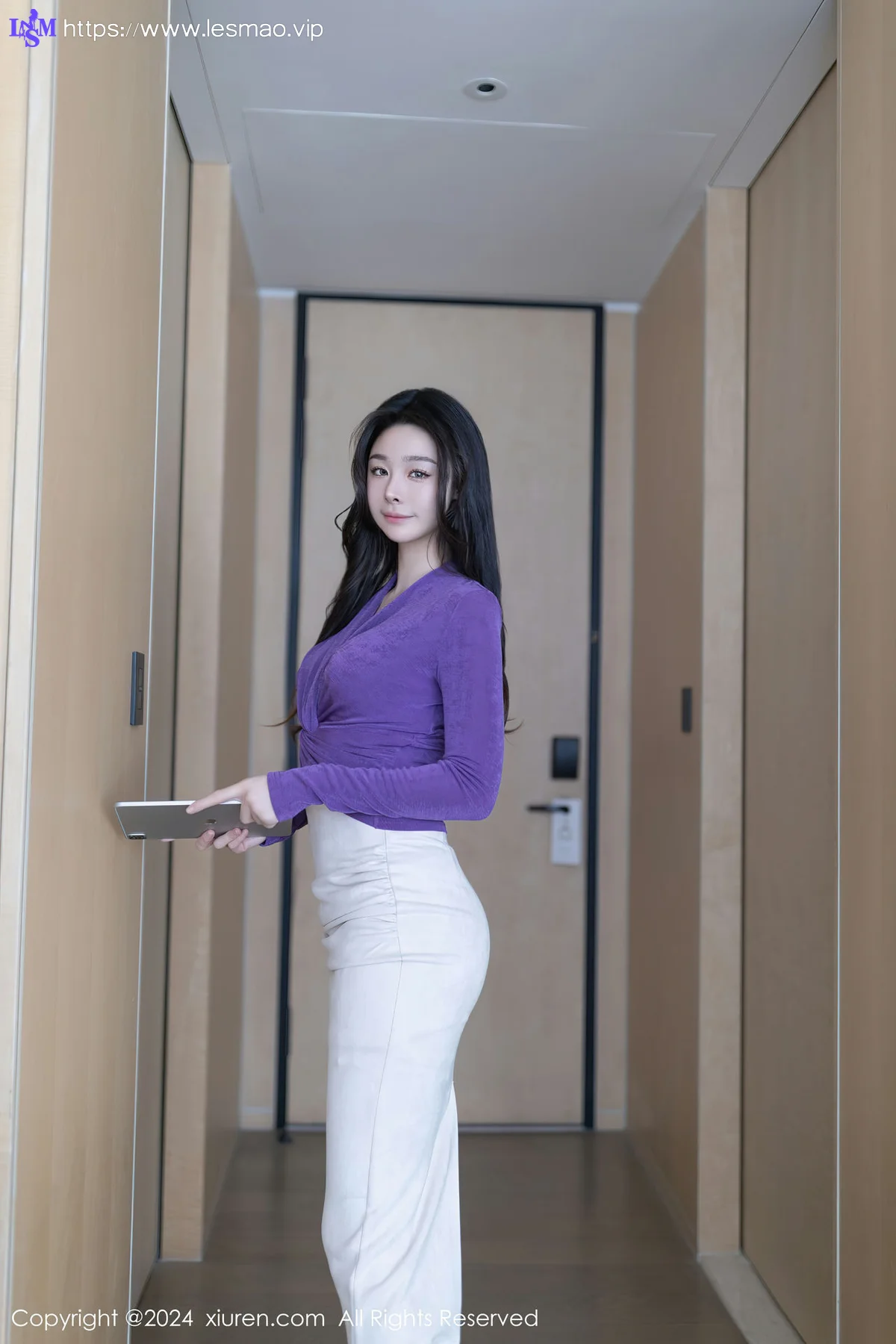 XiuRen 秀人 No.7982  小逗逗 基金经理角色扮演性感写真1 - 3