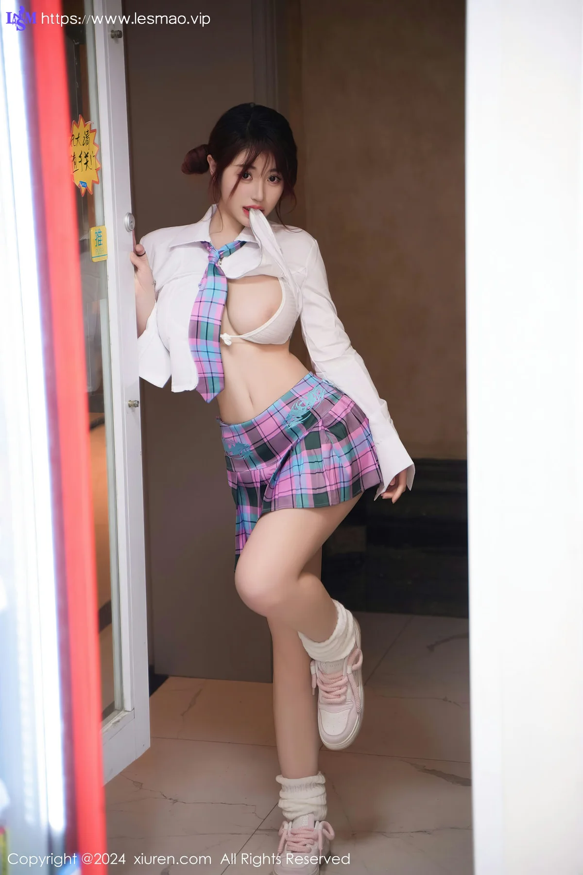 XiuRen 秀人 No.8015  美七 Mia 性感格子裙性感写真22 - 9