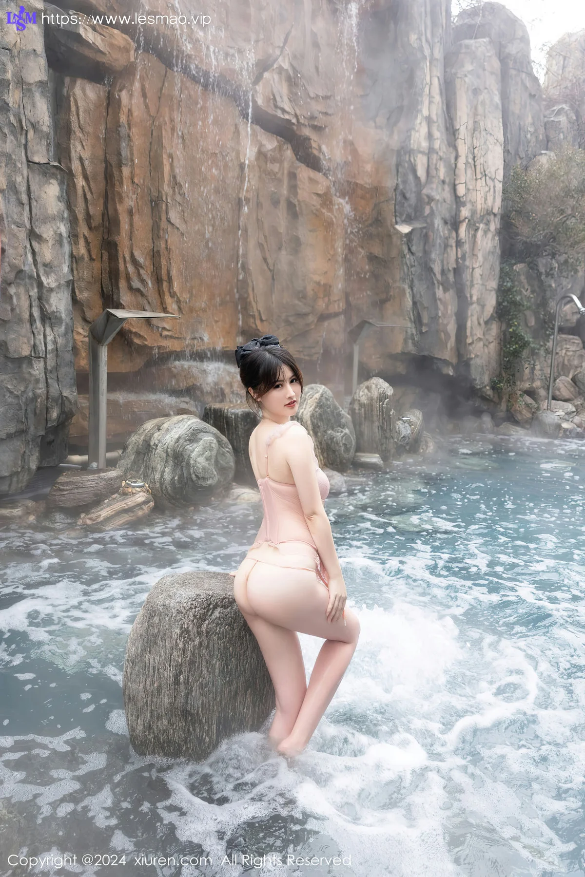 XiuRen 秀人 No.8039  诗诗kiki 粉色情趣吊灯短裙性感写真 - 1