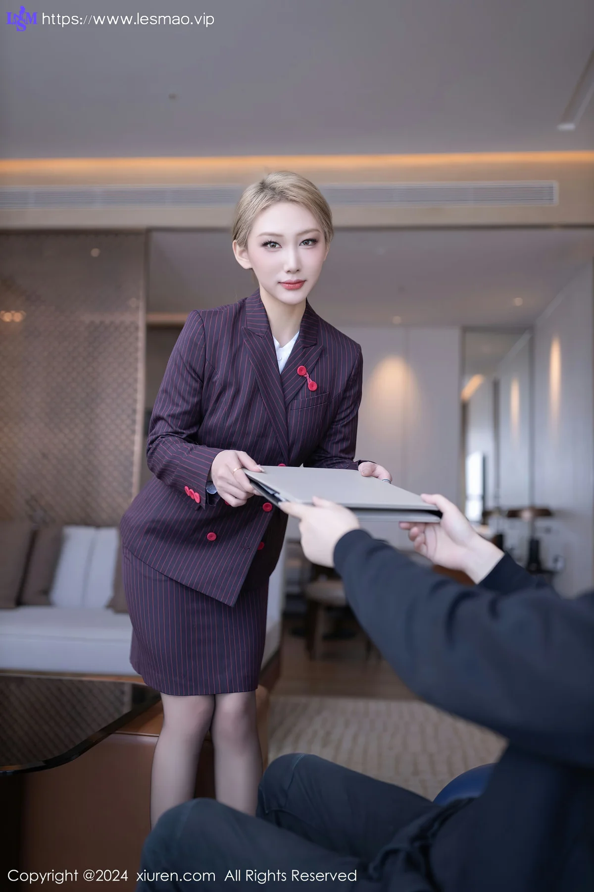 XiuRen 秀人 No.8042  沈青黛 紫色空姐制服性感写真 - 3