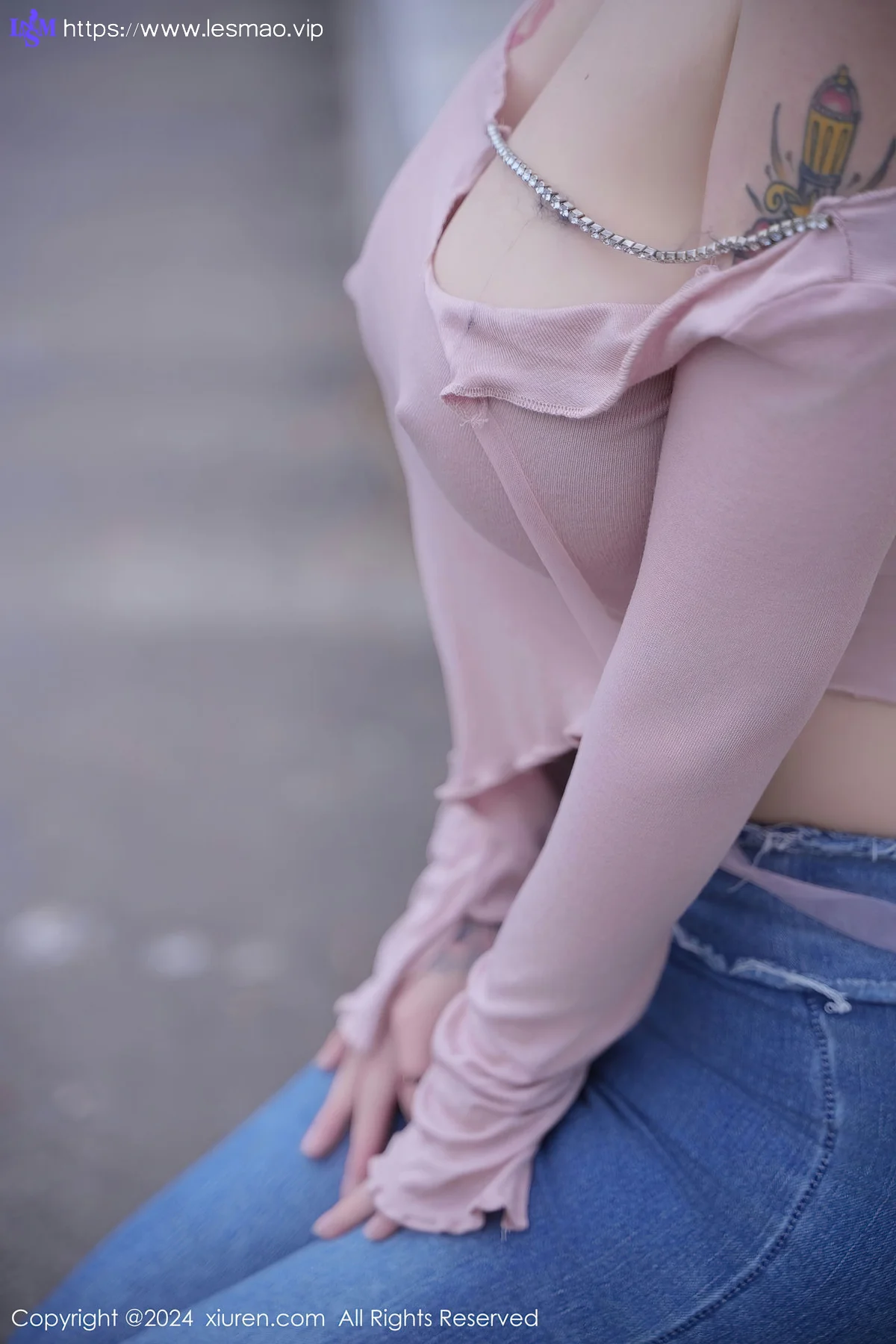 XiuRen 秀人 No.8076  美七Mia 蓝色牛仔裤性感写真1 - 4