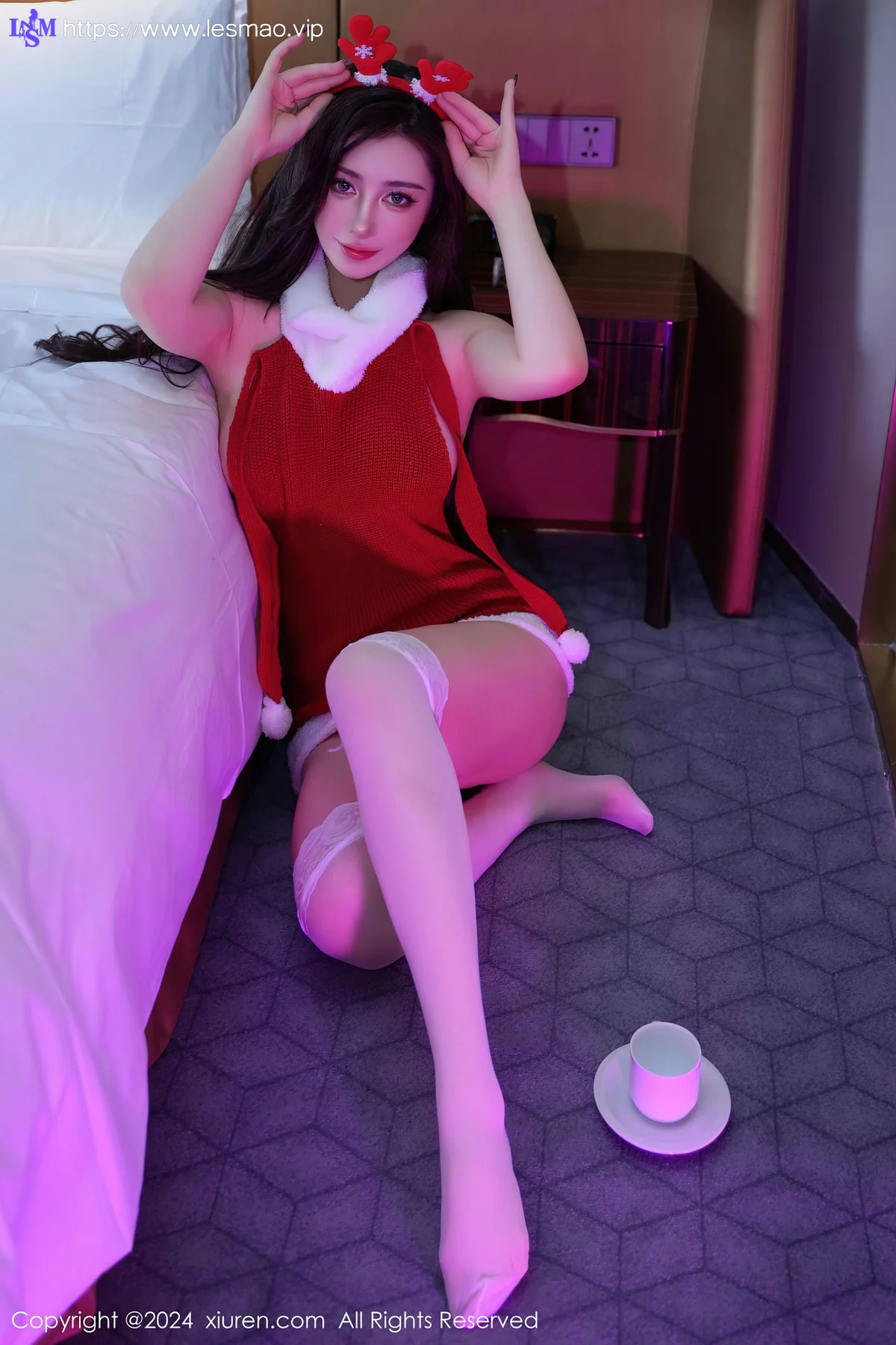 XiuRen 秀人 No.8114  蕾蕾醒了没 白色丝袜性感写真 - 2