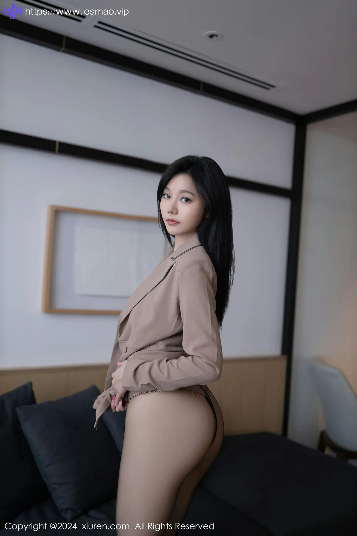 XiuRen 秀人 No.8115  安然anran 杏色风衣泰国旅拍1 - 9