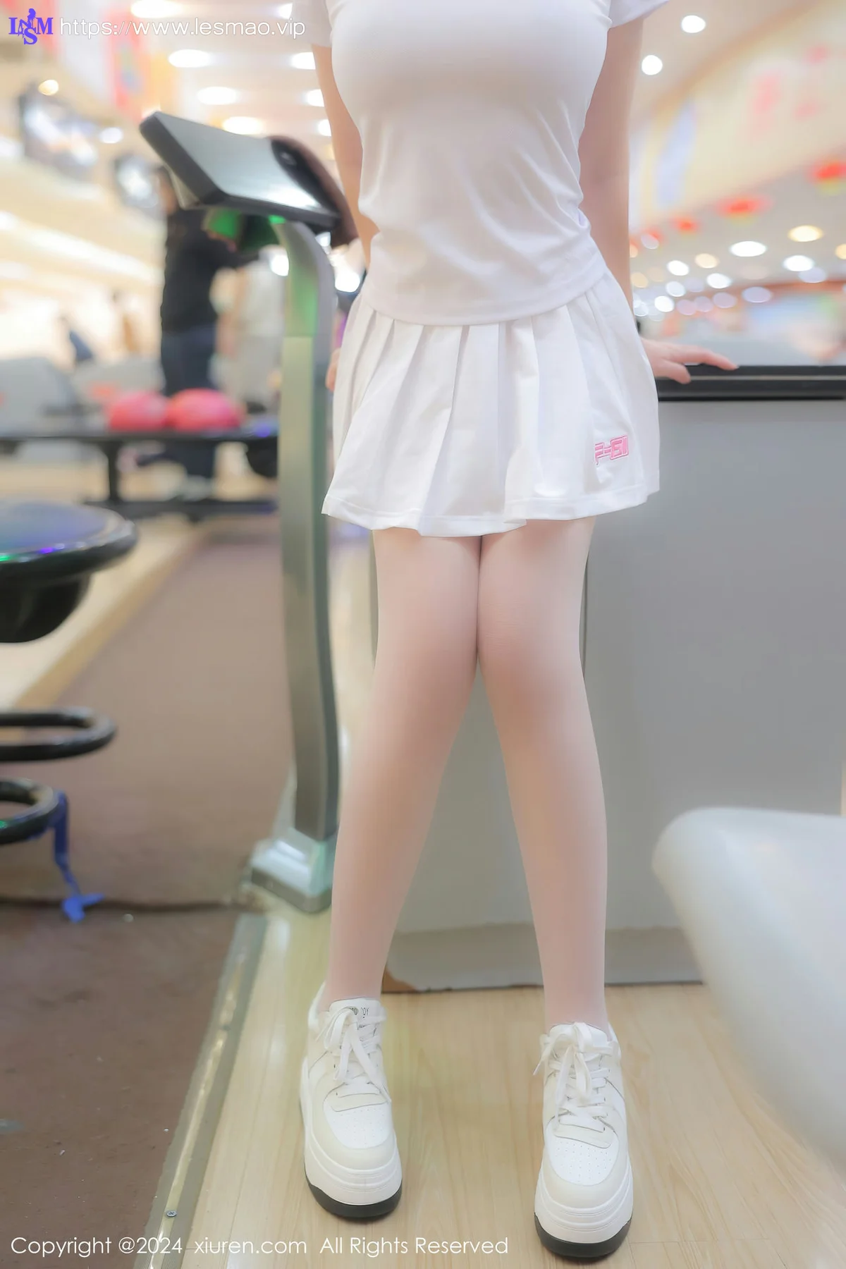 XiuRen 秀人 No.8118  小薯条nienie 保龄球馆场景拍摄性感写真11 - 5