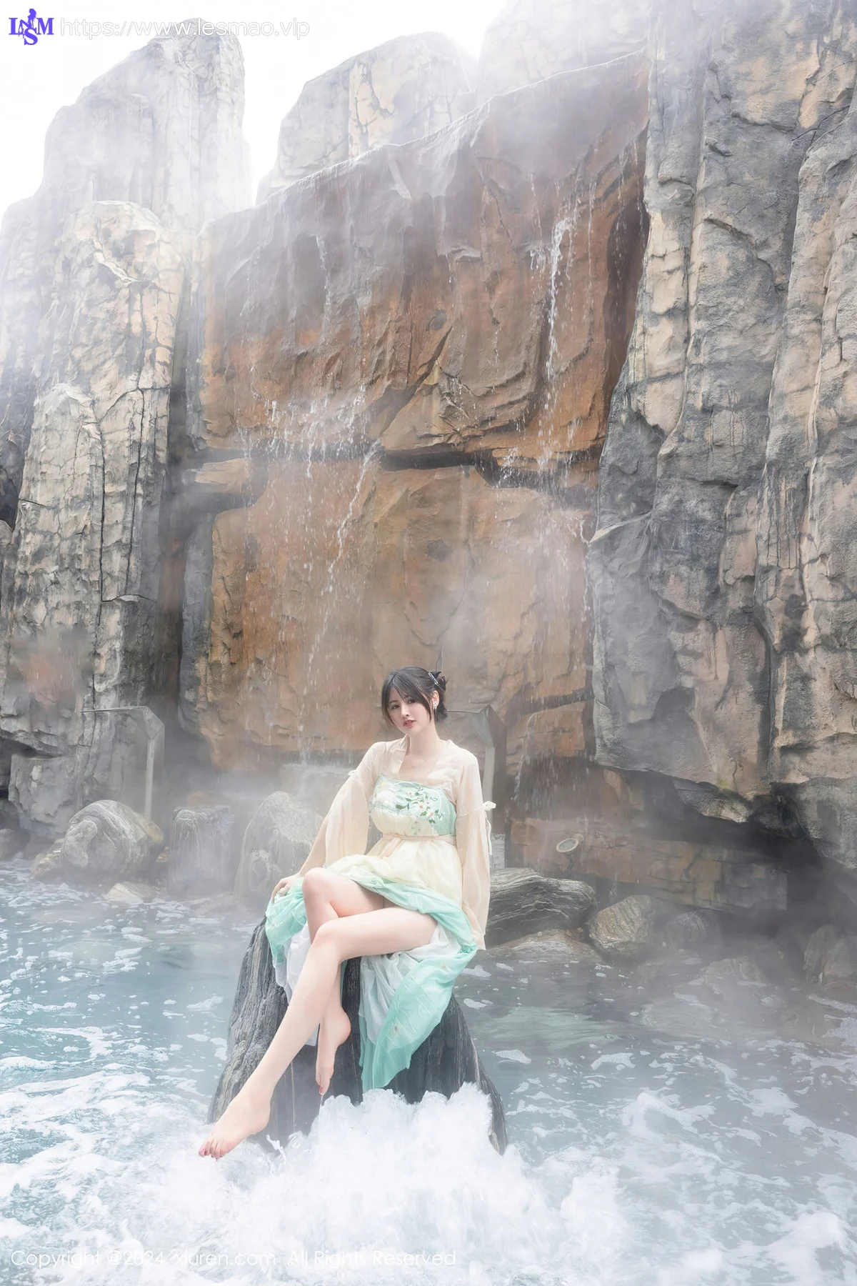 XiuRen 秀人 No.8128  诗诗kiki 温泉古装情趣服饰性感写真1 - 3
