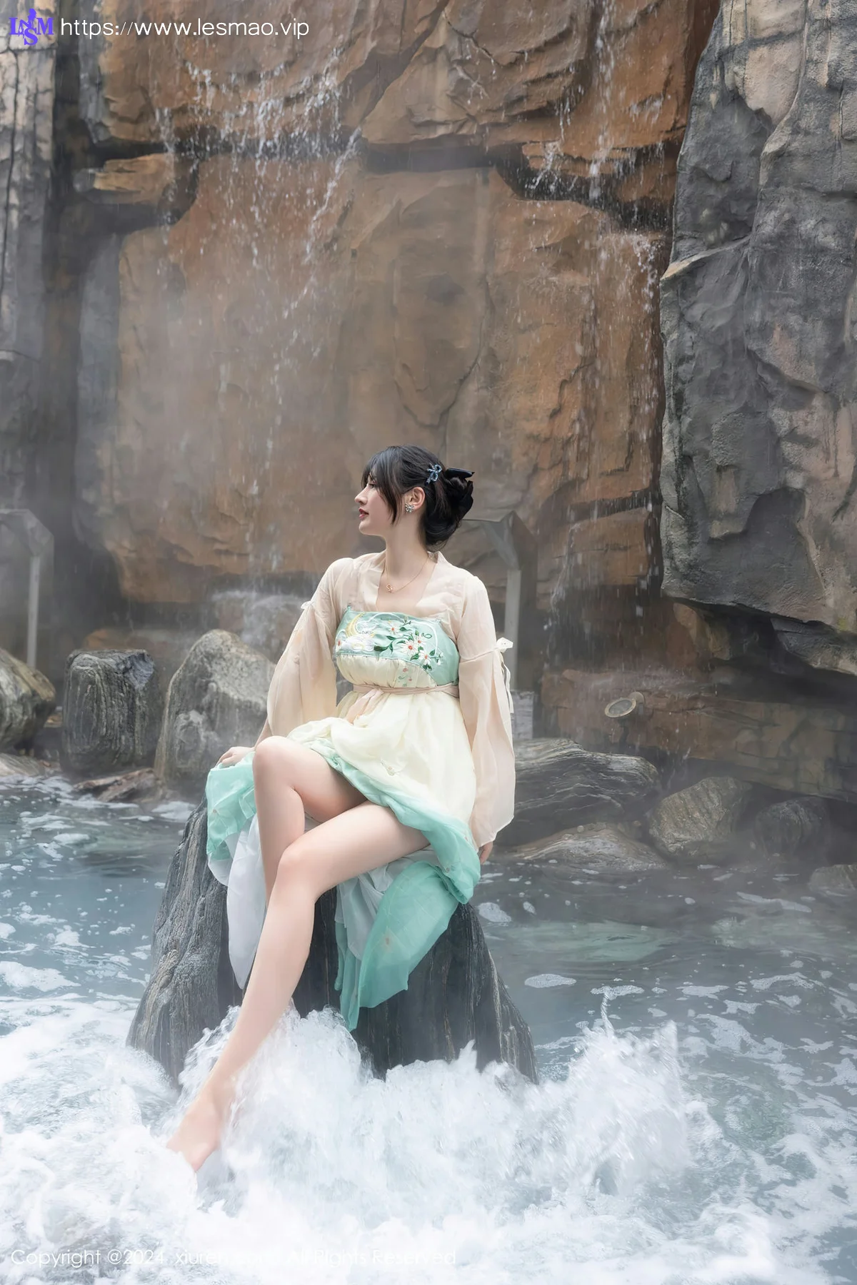 XiuRen 秀人 No.8128  诗诗kiki 温泉古装情趣服饰性感写真1 - 4