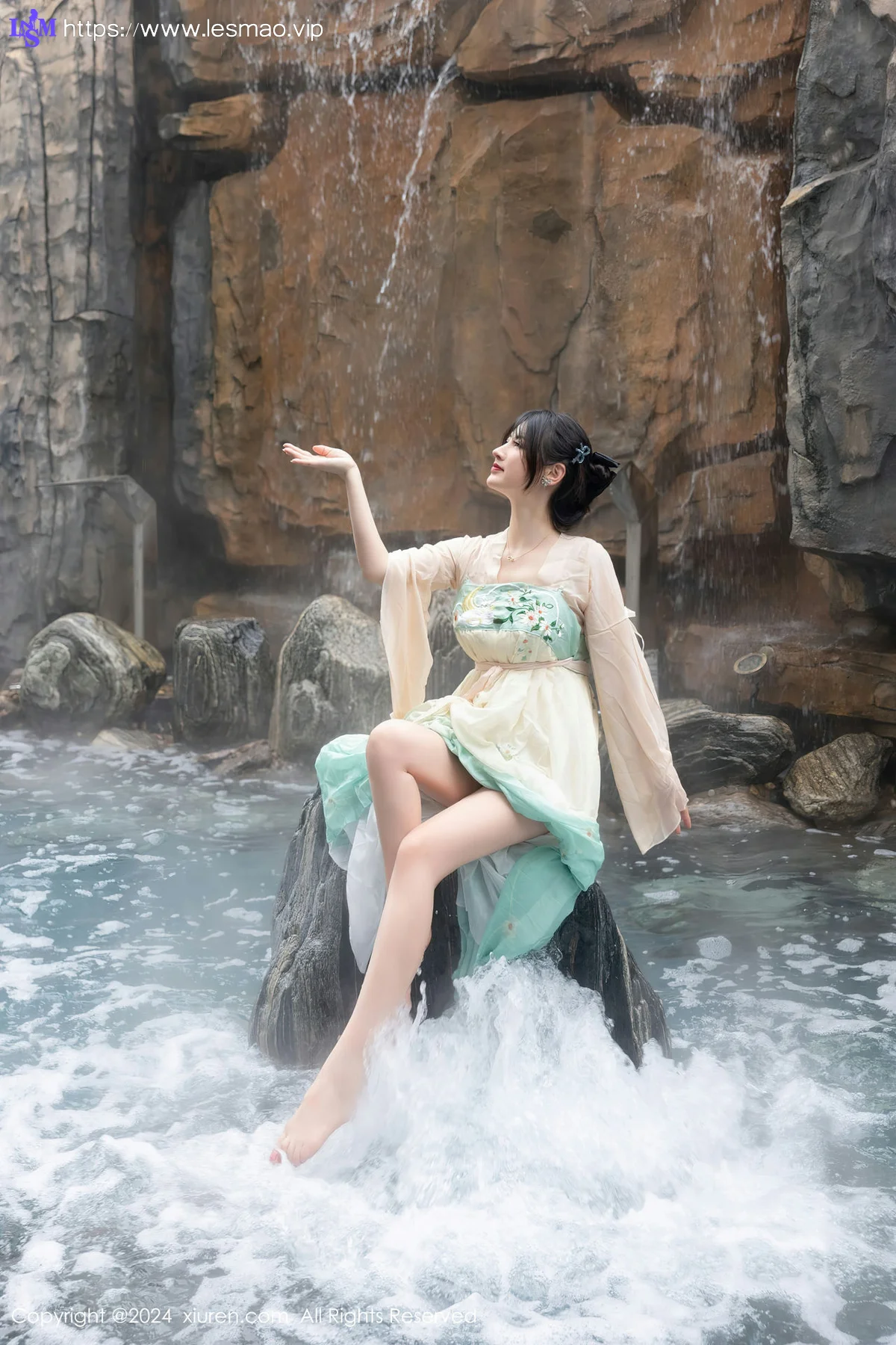 XiuRen 秀人 No.8128  诗诗kiki 温泉古装情趣服饰性感写真1 - 5