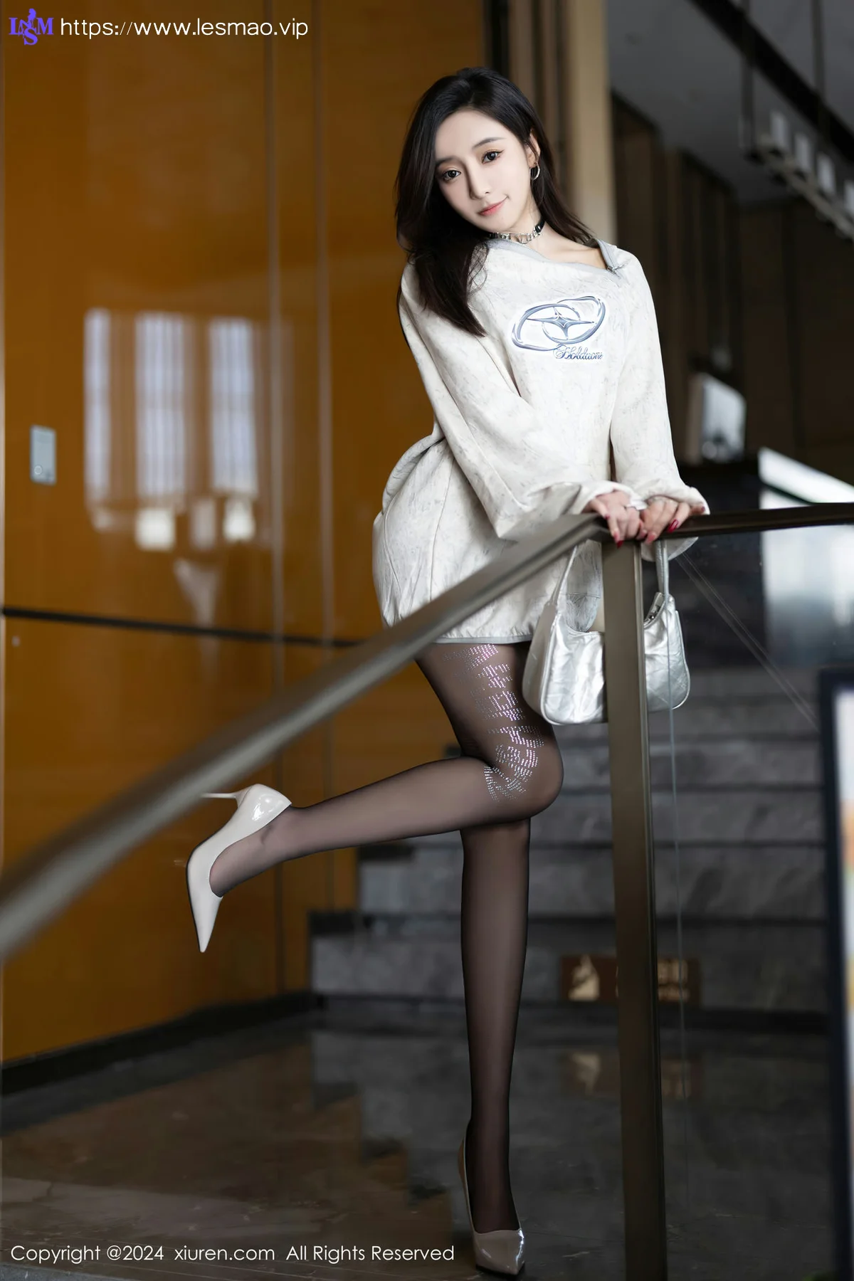 XiuRen 秀人 No.8135  王馨瑶yanni 轻透情趣服饰性感写真1 - 3