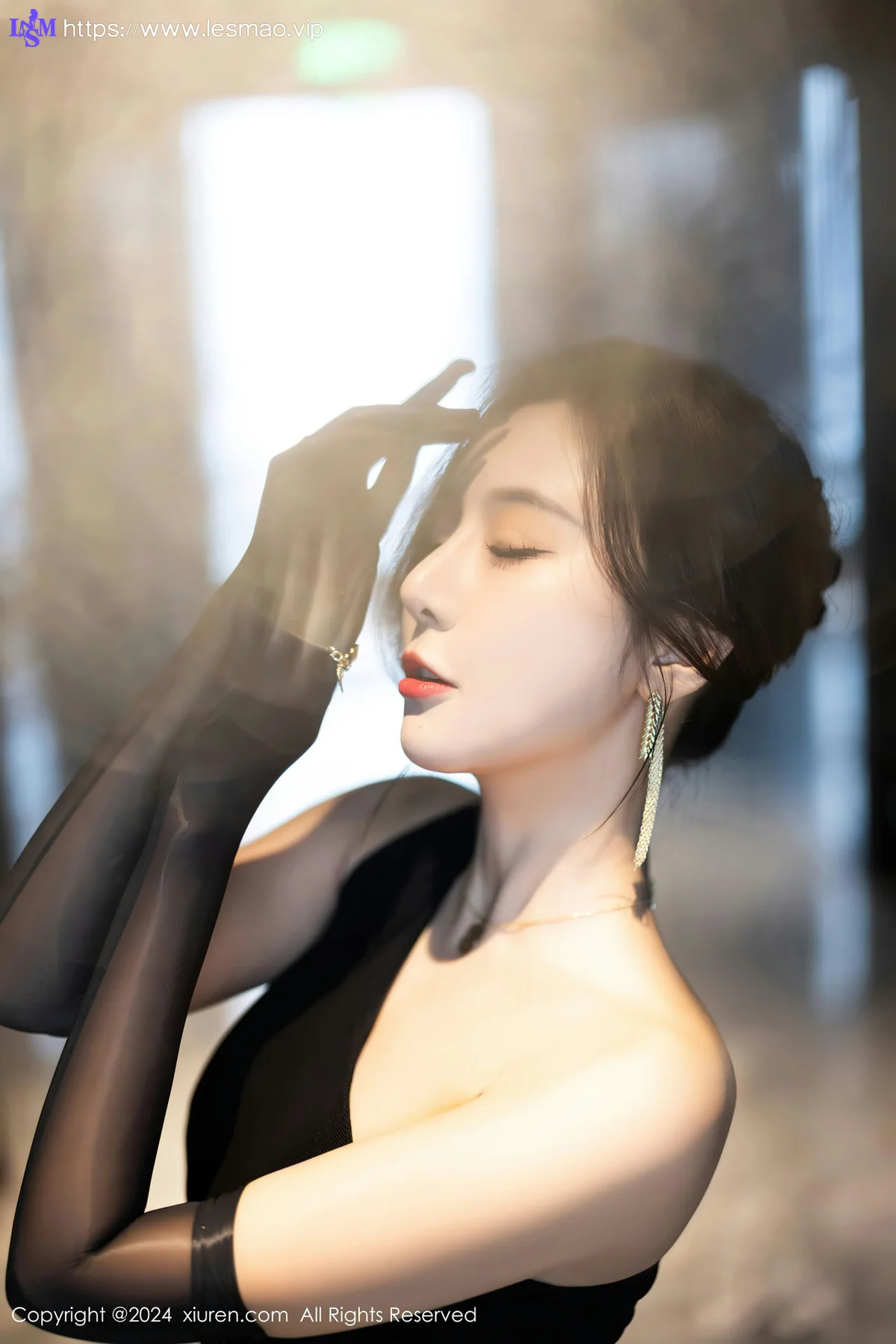 XiuRen 秀人 No.8194  王馨瑶yanni 主题为《秘密任务》 性感写真1 - 2
