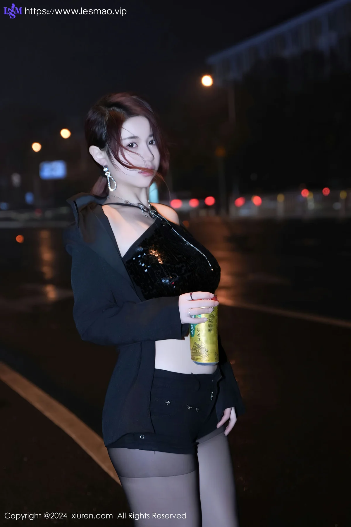 XiuRen 秀人 No.8199  美七 Mia 魅惑黑丝性感写真1 - 4