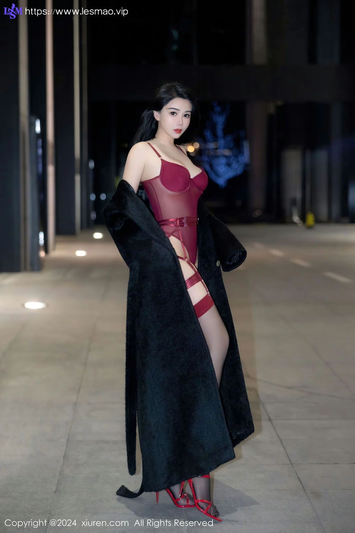 XiuRen 秀人 No.8221  李若汐 红色情趣性感写真1 - 3