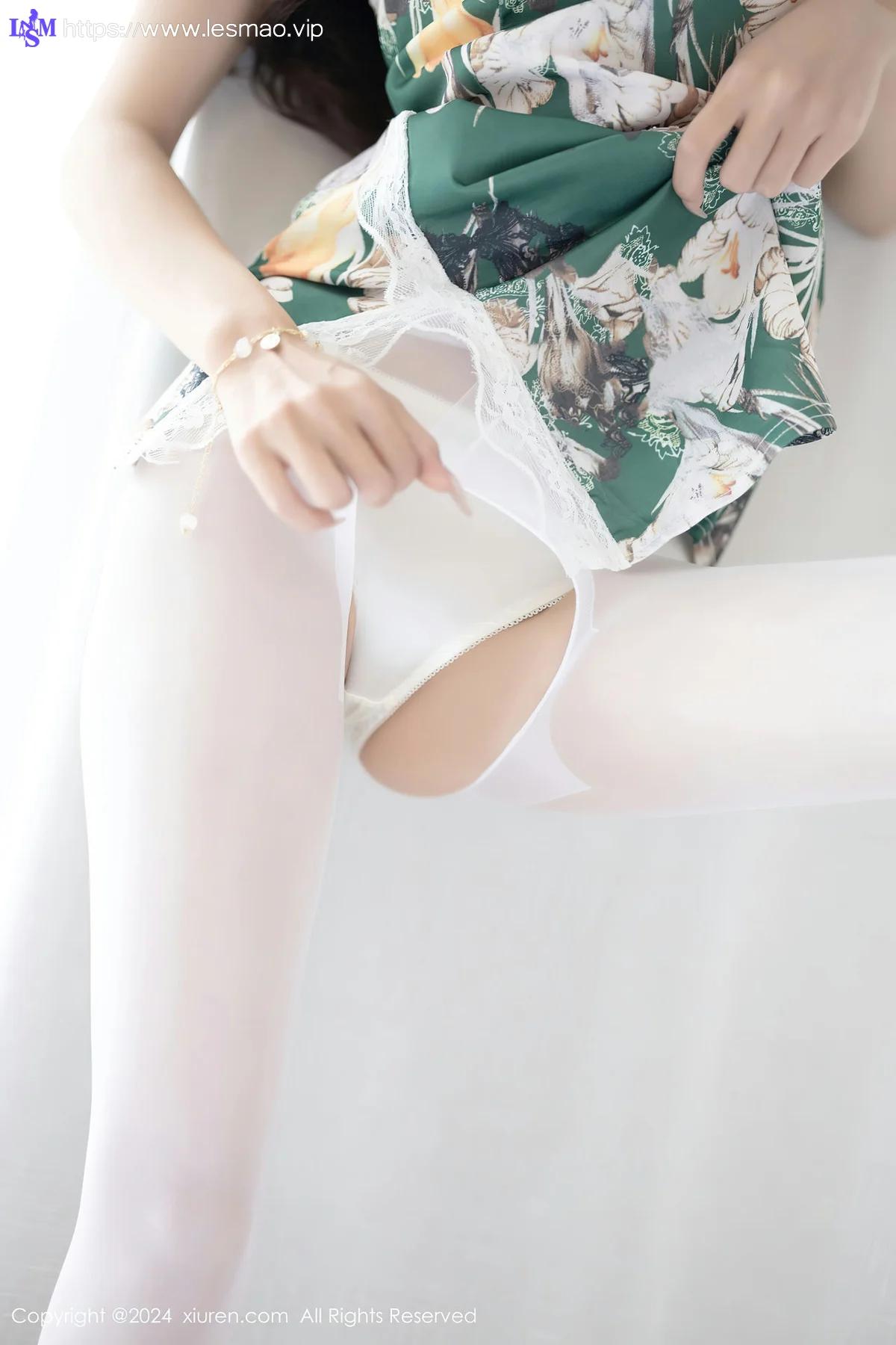 XiuRen 秀人 No.8231  林星阑 绿色图案旗袍性感写真1 - 4