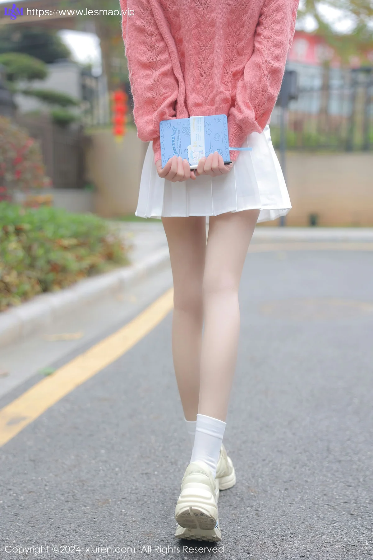 XiuRen 秀人 No.8241  桃妖夭外拍场景性感写真 - 1