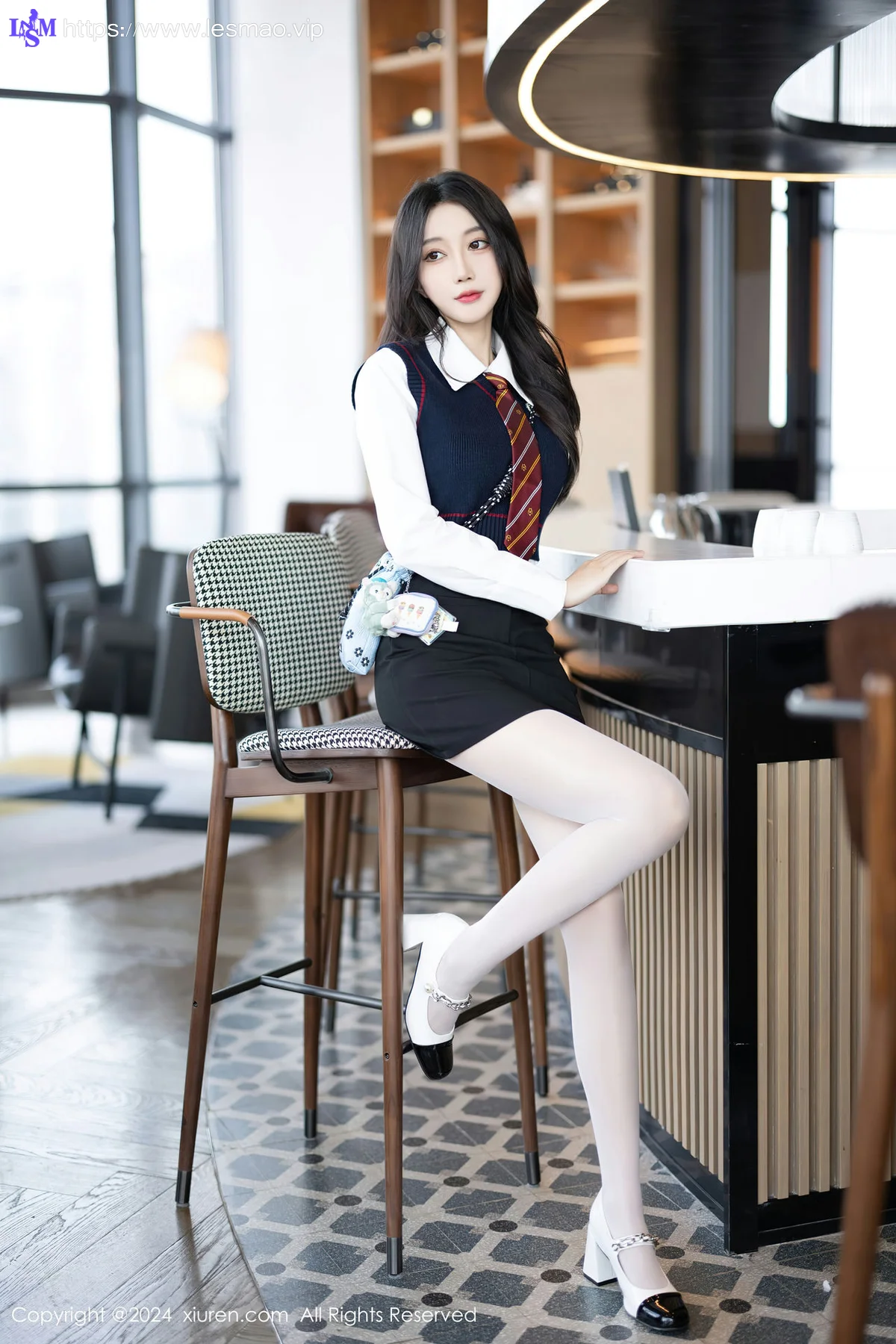 XiuRen 秀人 No.8247  玥儿玥 白色丝袜哈尔滨旅拍1 - 6