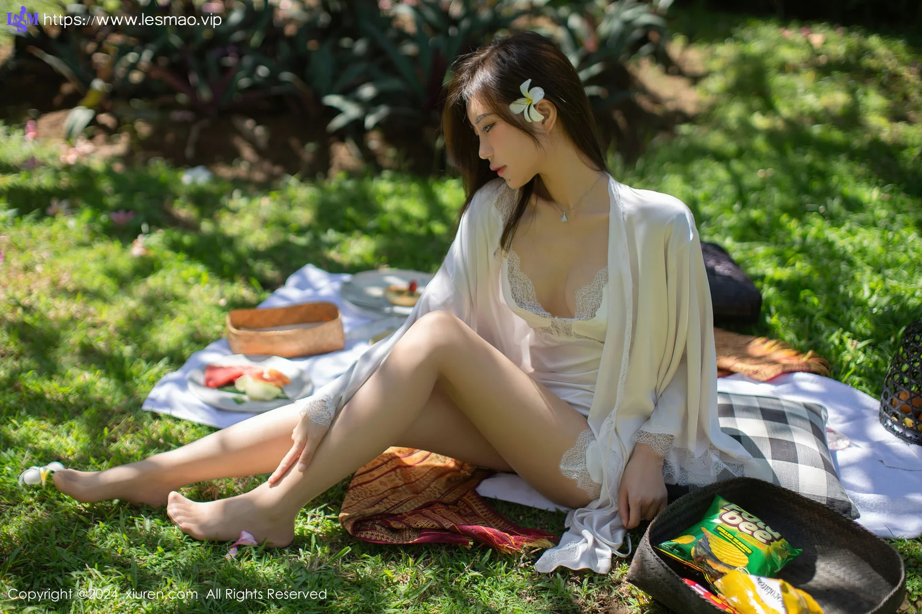 XiuRen 秀人 No.8256  绮里嘉ula 性感诱人原色丝袜性感写真1 - 5
