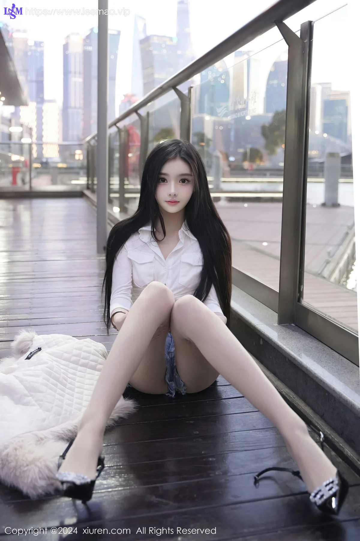 XiuRen 秀人 No.8261  龙雪儿 街拍白色内衣性感写真11 - 1