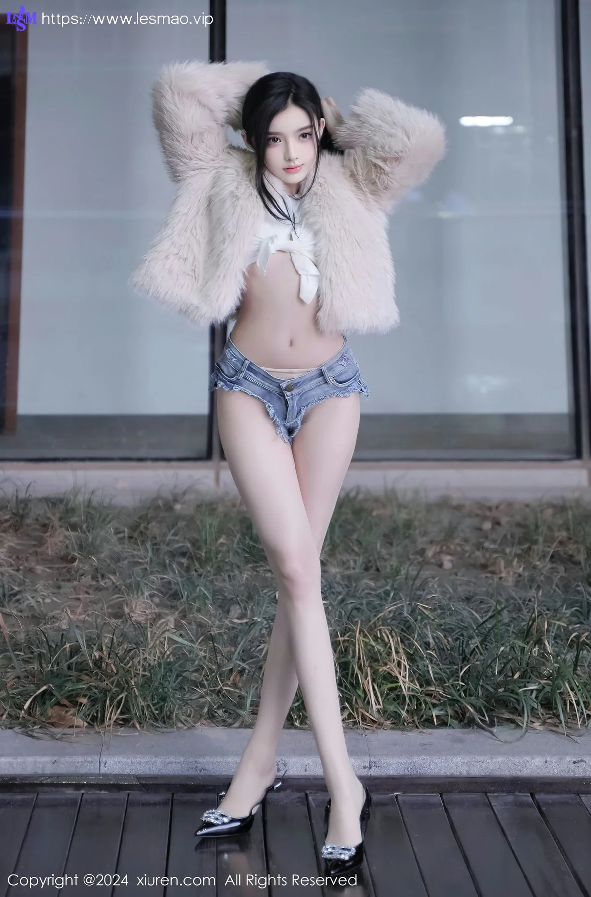 XiuRen 秀人 No.8261  龙雪儿 街拍白色内衣性感写真11 - 2