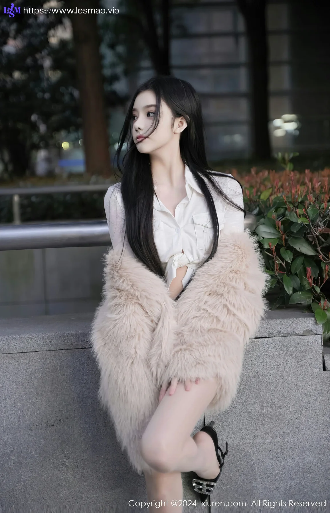 XiuRen 秀人 No.8261  龙雪儿 街拍白色内衣性感写真11 - 9