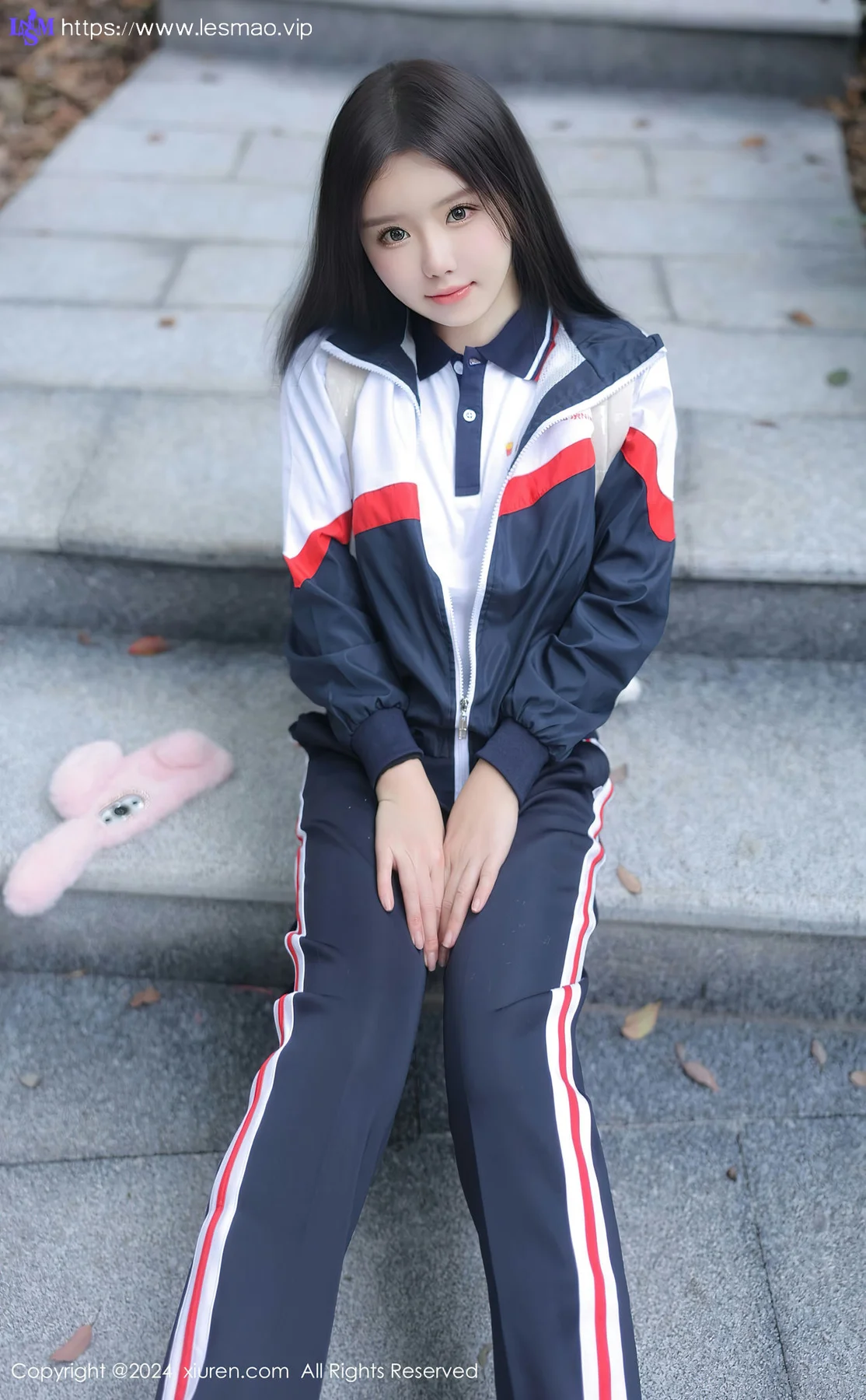 XiuRen 秀人 No.8335 小薯条nienie 原色丝袜澳门旅拍1 - 3