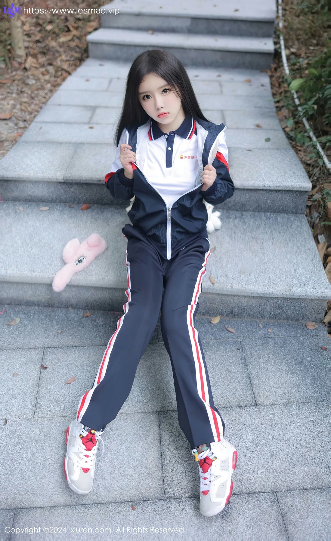 XiuRen 秀人 No.8335 小薯条nienie 原色丝袜澳门旅拍1 - 5