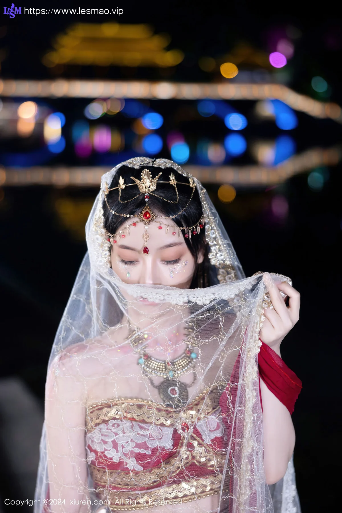 XiuRen 秀人 No.8349 豆瓣酱 红色西域服饰性感写真 - 6