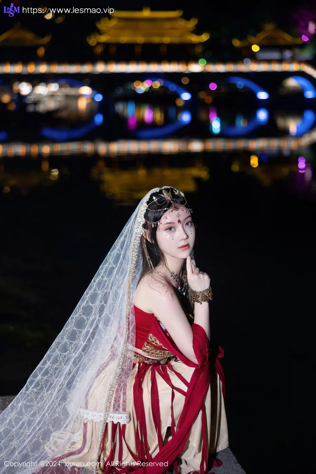 XiuRen 秀人 No.8349 豆瓣酱 红色西域服饰性感写真 - 8