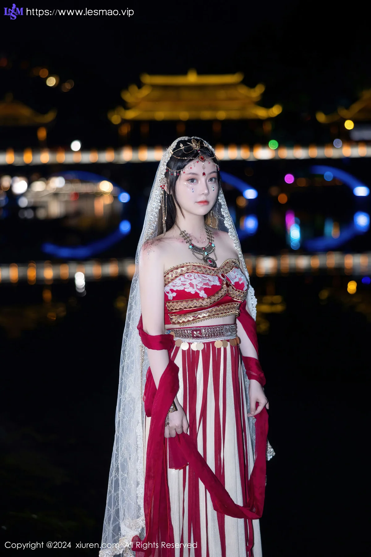 XiuRen 秀人 No.8349 豆瓣酱 红色西域服饰性感写真 - 9