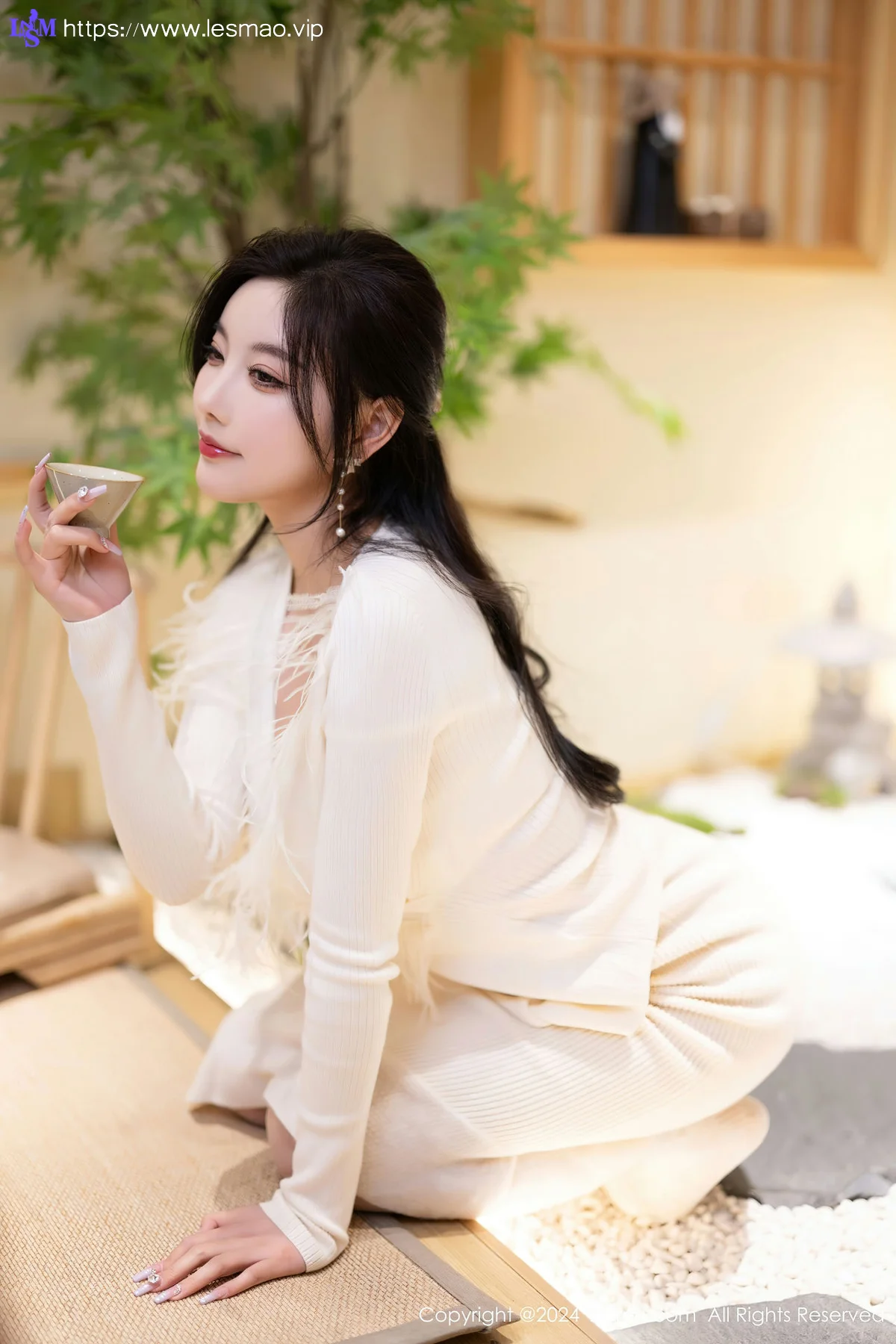 XiuRen 秀人 No.8363 杨晨晨Yome 白色露肩轻透服饰性感写真1 - 5