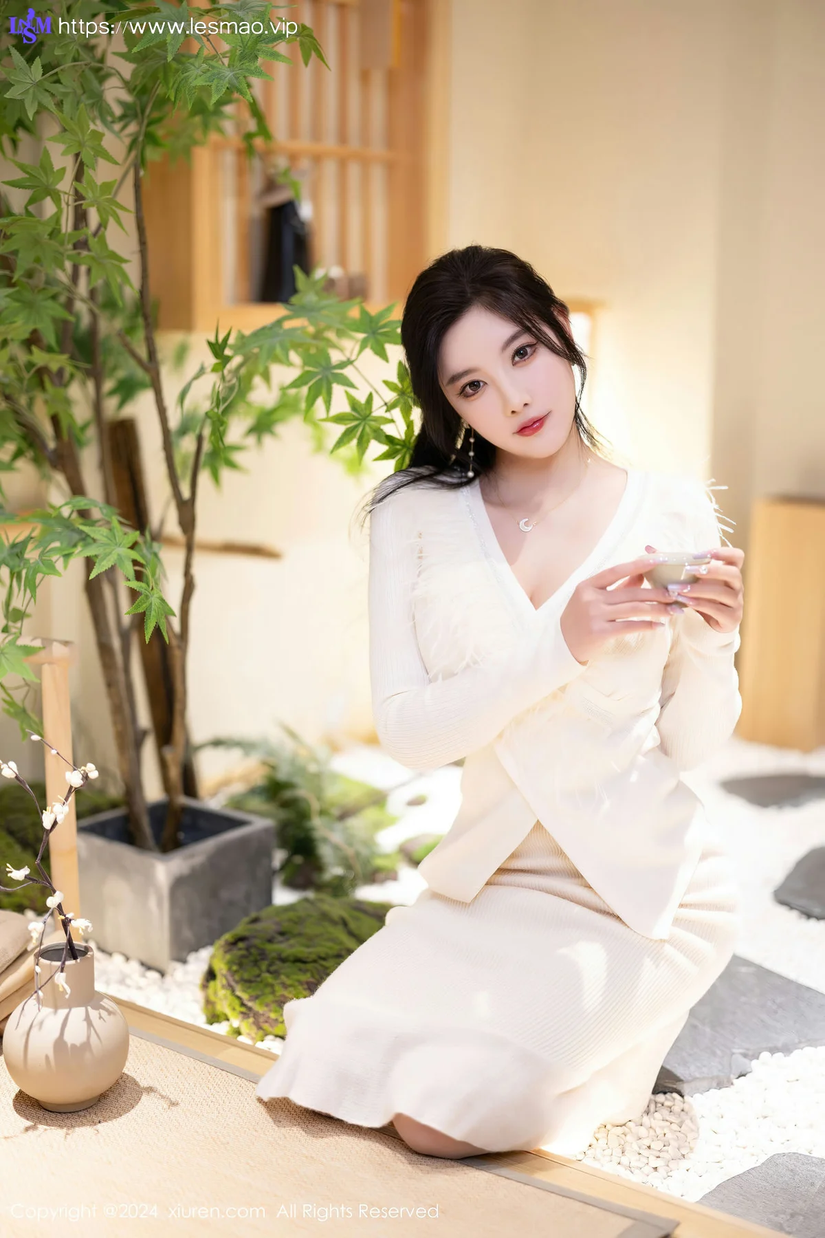 XiuRen 秀人 No.8363 杨晨晨Yome 白色露肩轻透服饰性感写真1 - 6