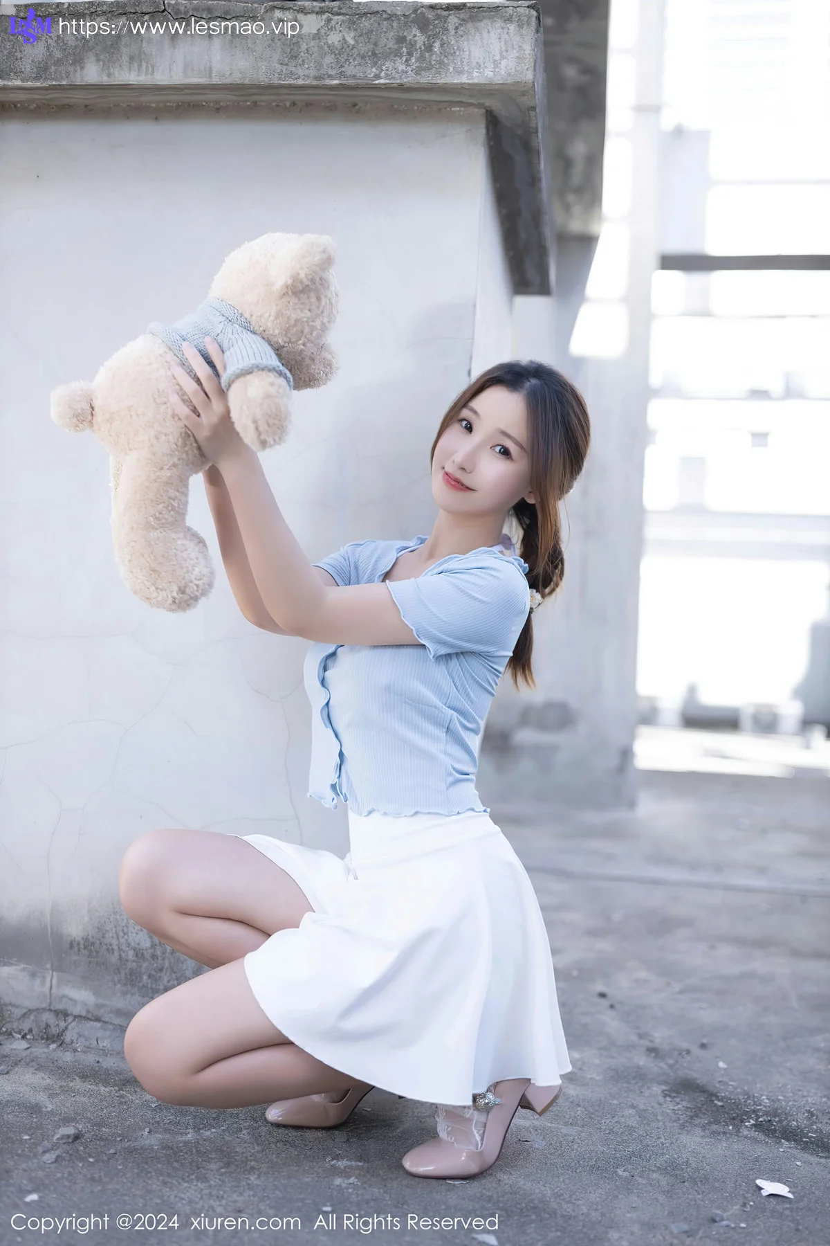 XiuRen 秀人 No.8369 杏子Yada 白色短裙性感写真 - 4