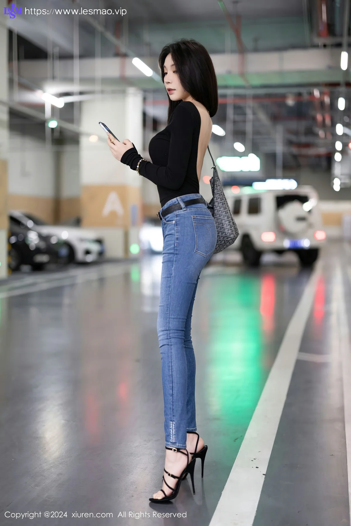 XiuRen 秀人 No.8385 徐莉芝Booty 魅惑黑丝性感写真1 - 3