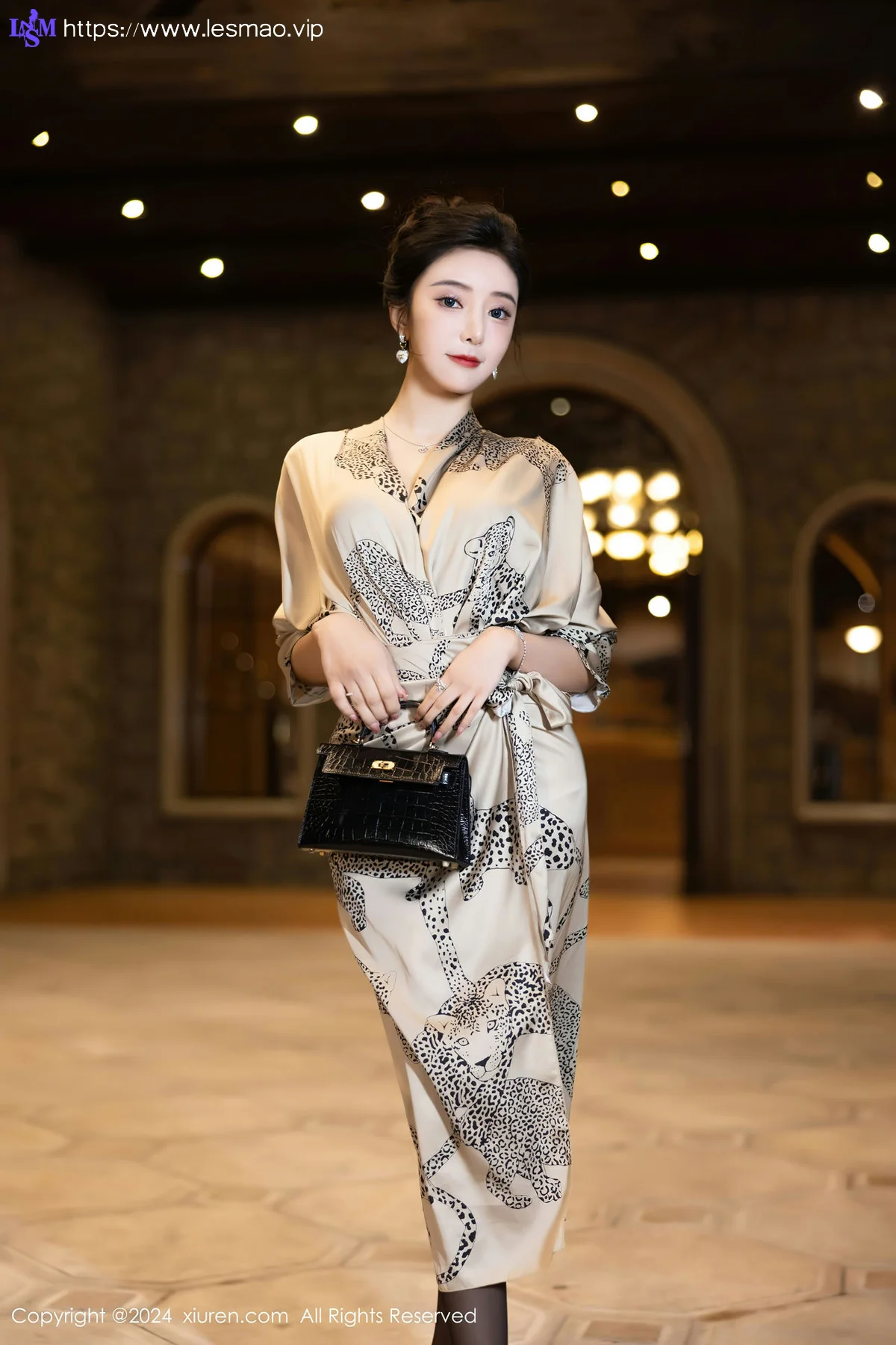 XiuRen 秀人 No.8510 王馨瑶yanni 御姐姿态哈尔滨旅拍22 - 1