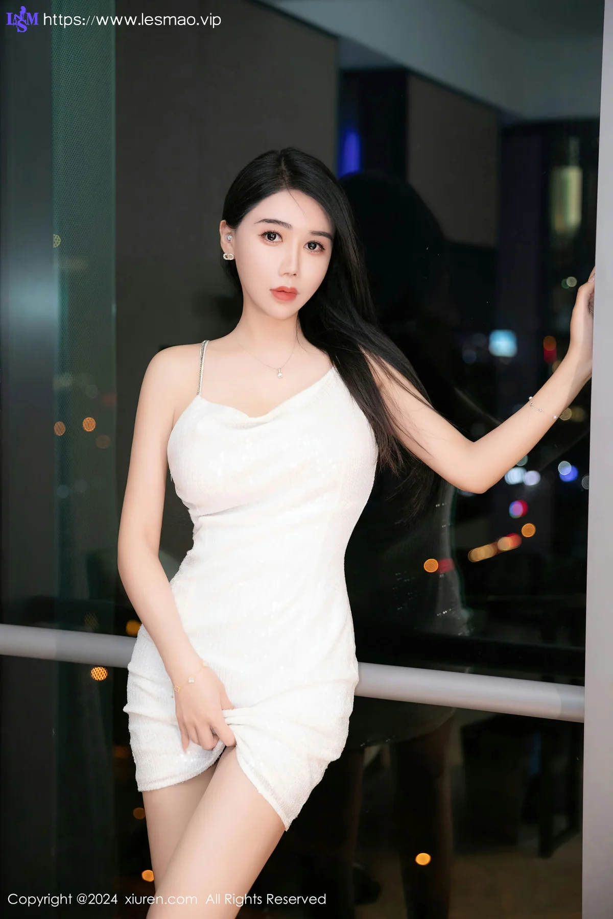 XiuRen 秀人 No.8529 李若汐 白色连衣短裙性感写真1 - 2